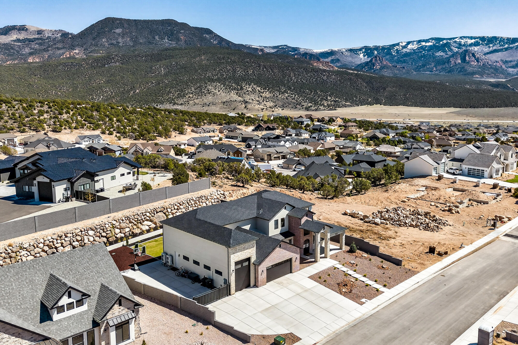 SADDLE BACK RIDGE - Residential