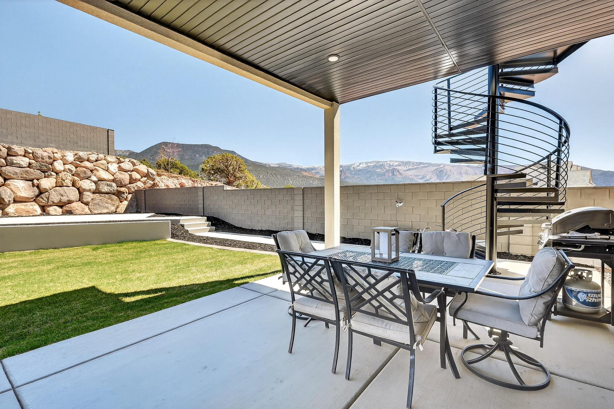 SADDLE BACK RIDGE - Residential