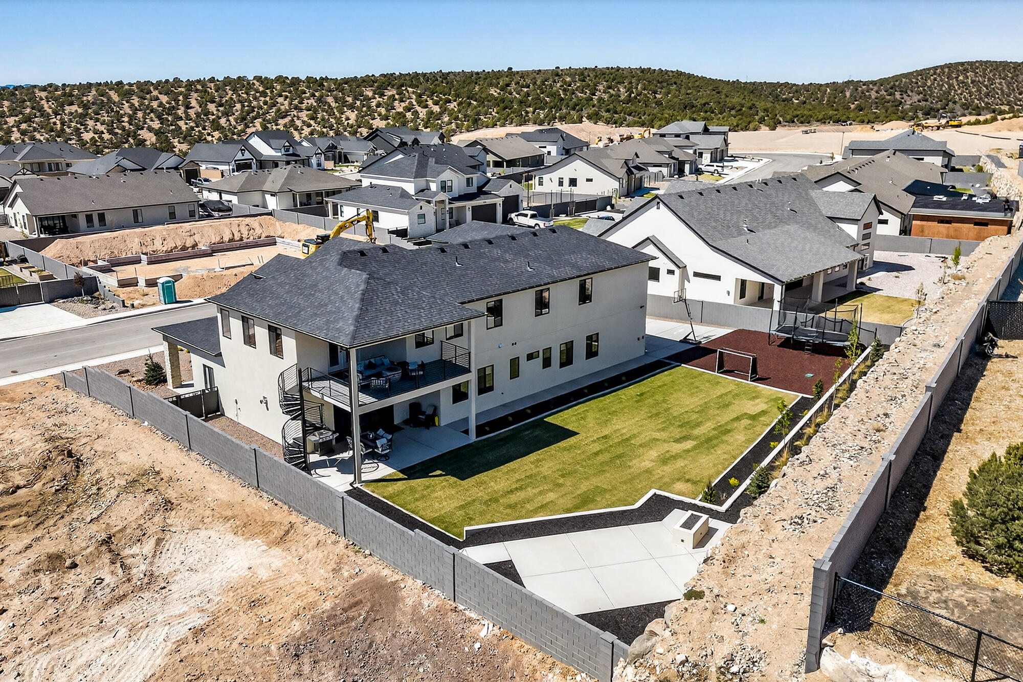 SADDLE BACK RIDGE - Residential