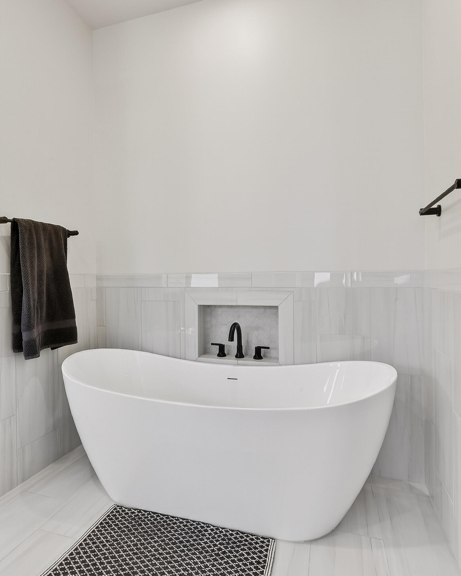 SADDLE BACK RIDGE - Residential