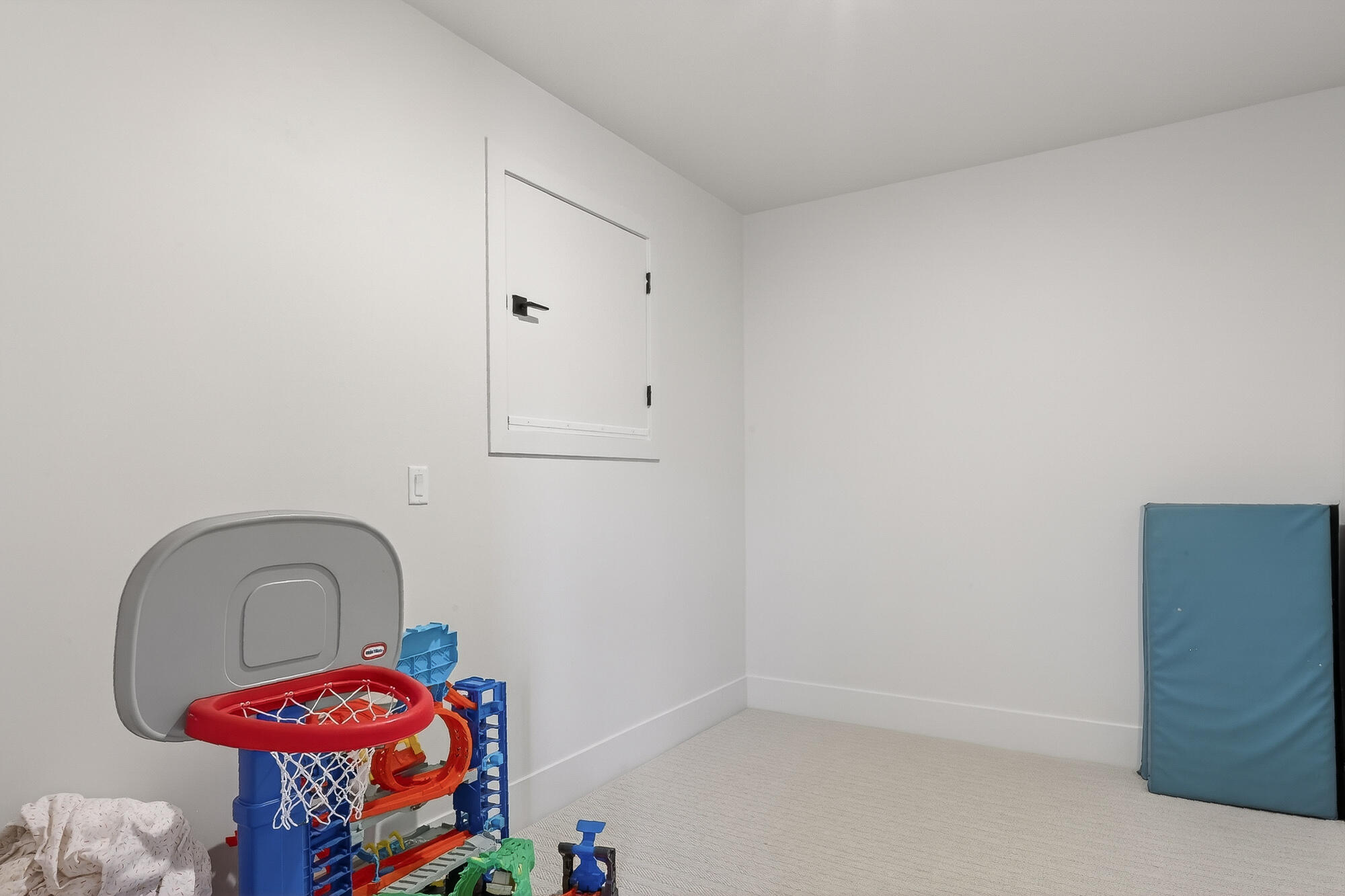 SADDLE BACK RIDGE - Residential