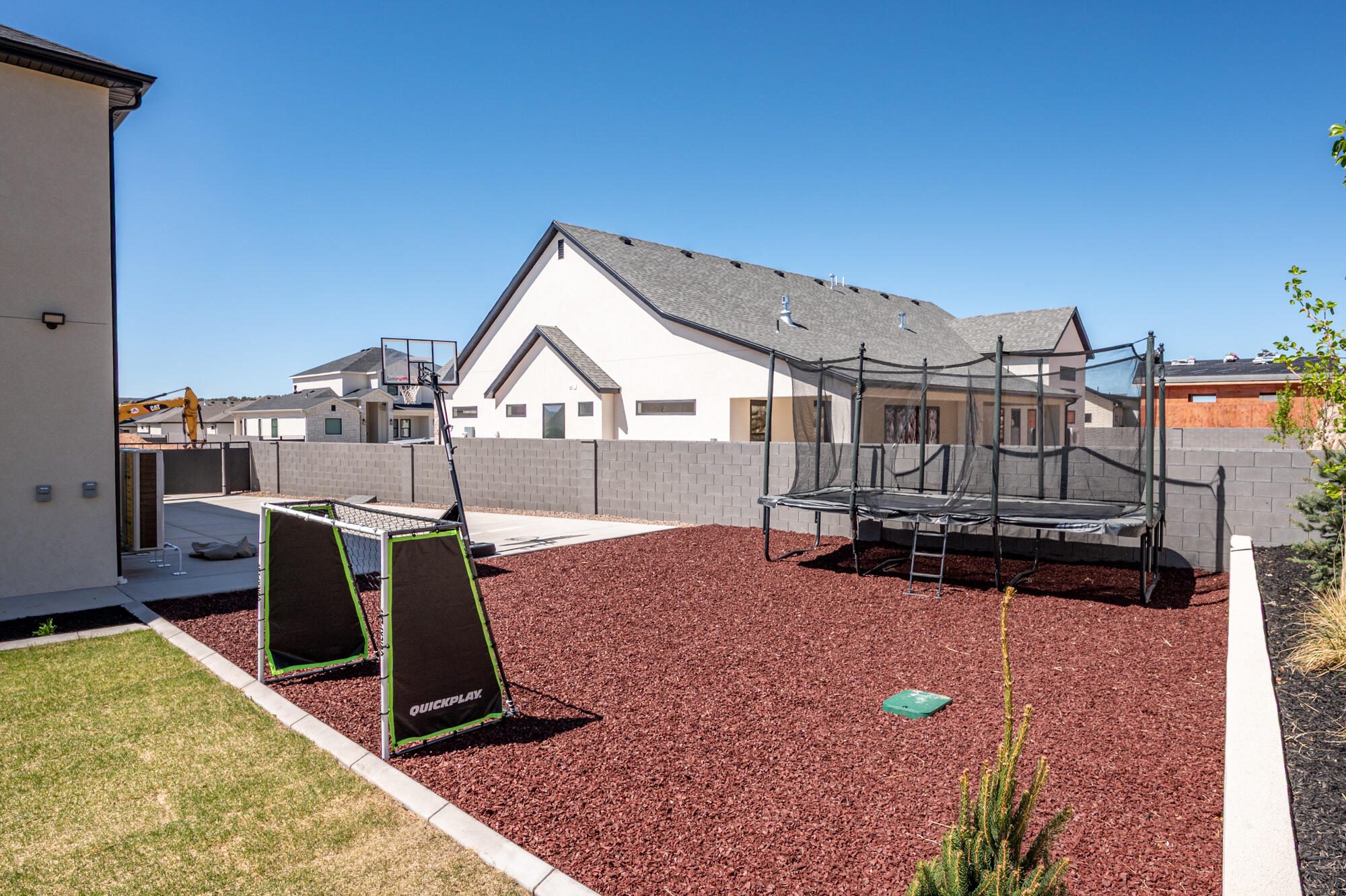 SADDLE BACK RIDGE - Residential