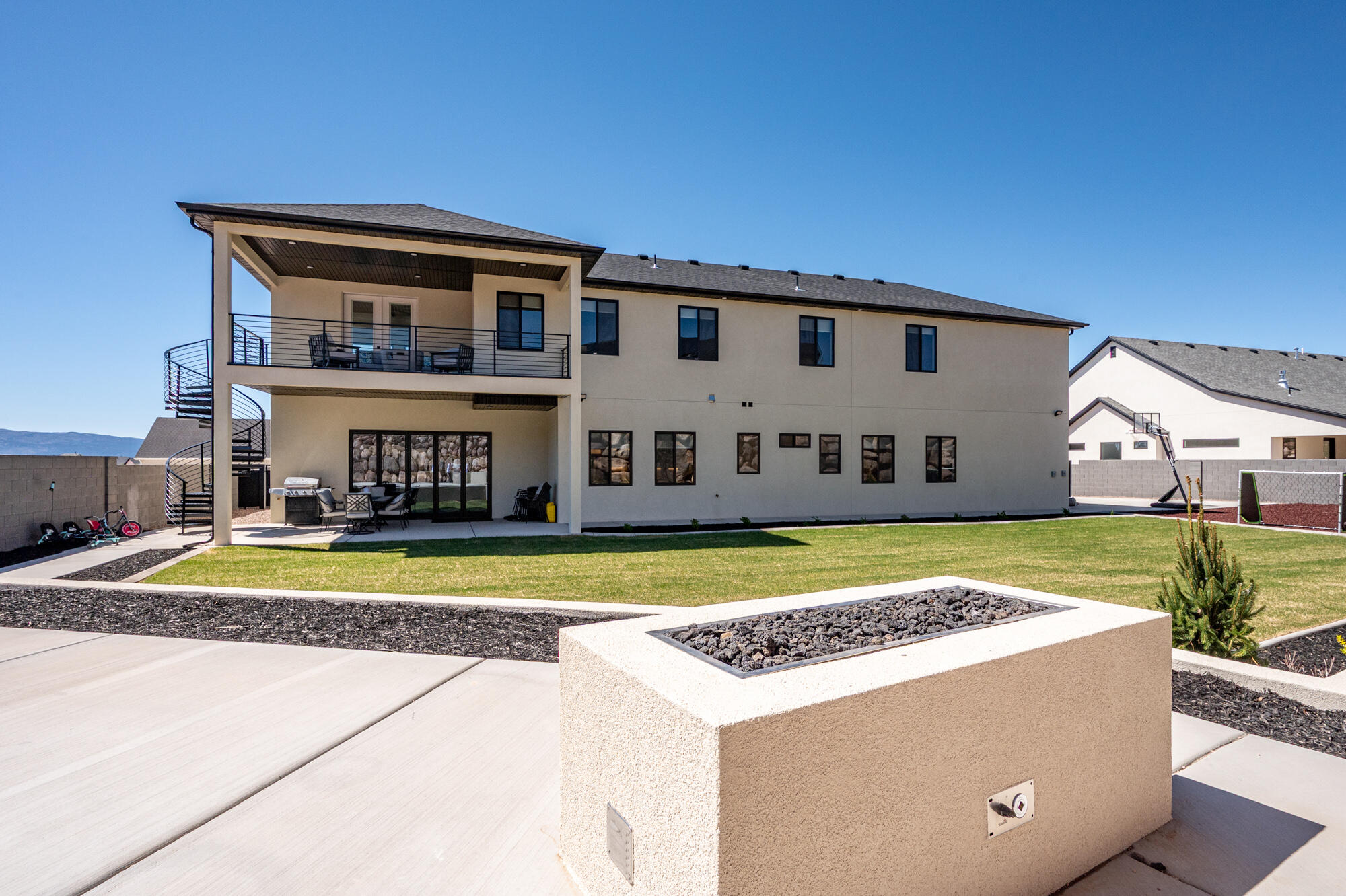 SADDLE BACK RIDGE - Residential