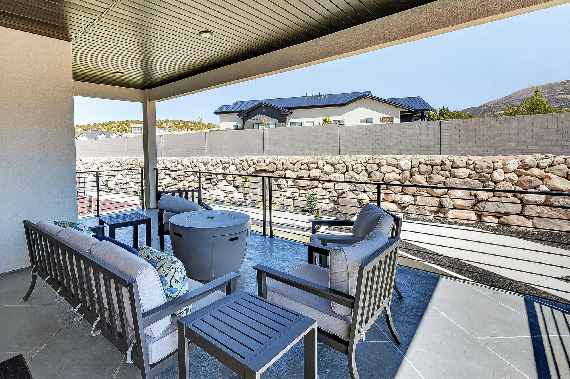 SADDLE BACK RIDGE - Residential