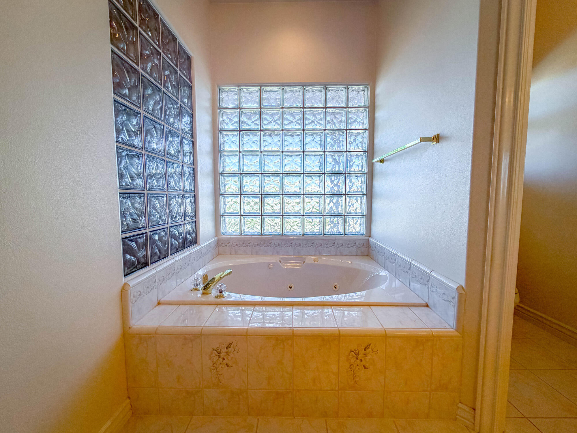 BOULDERS - Residential