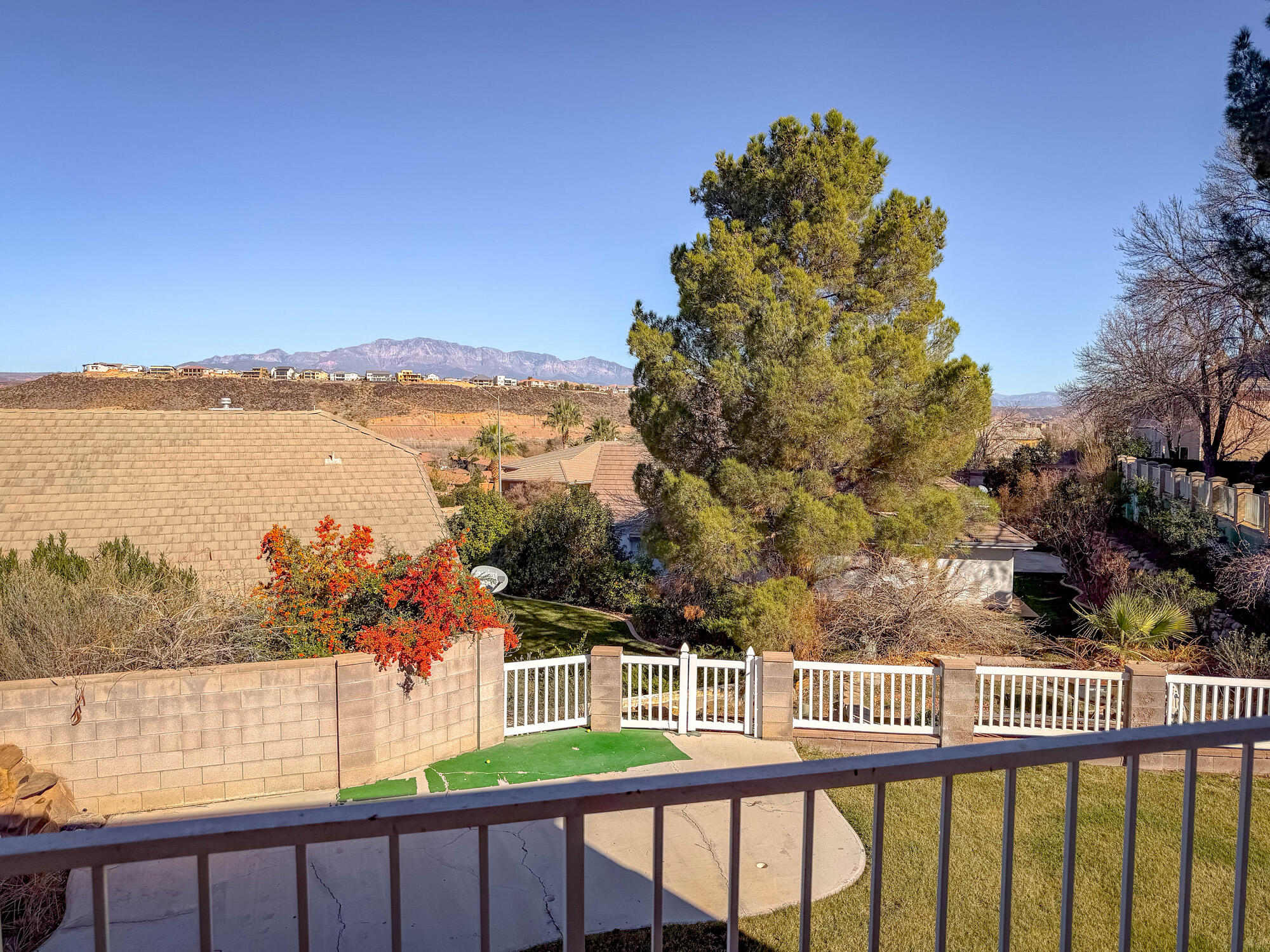 BOULDERS - Residential