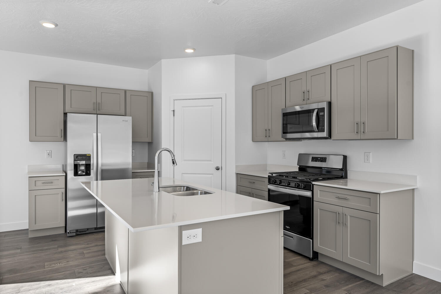 STANDING ROCK WEST AT LONG VALLEY - Residential