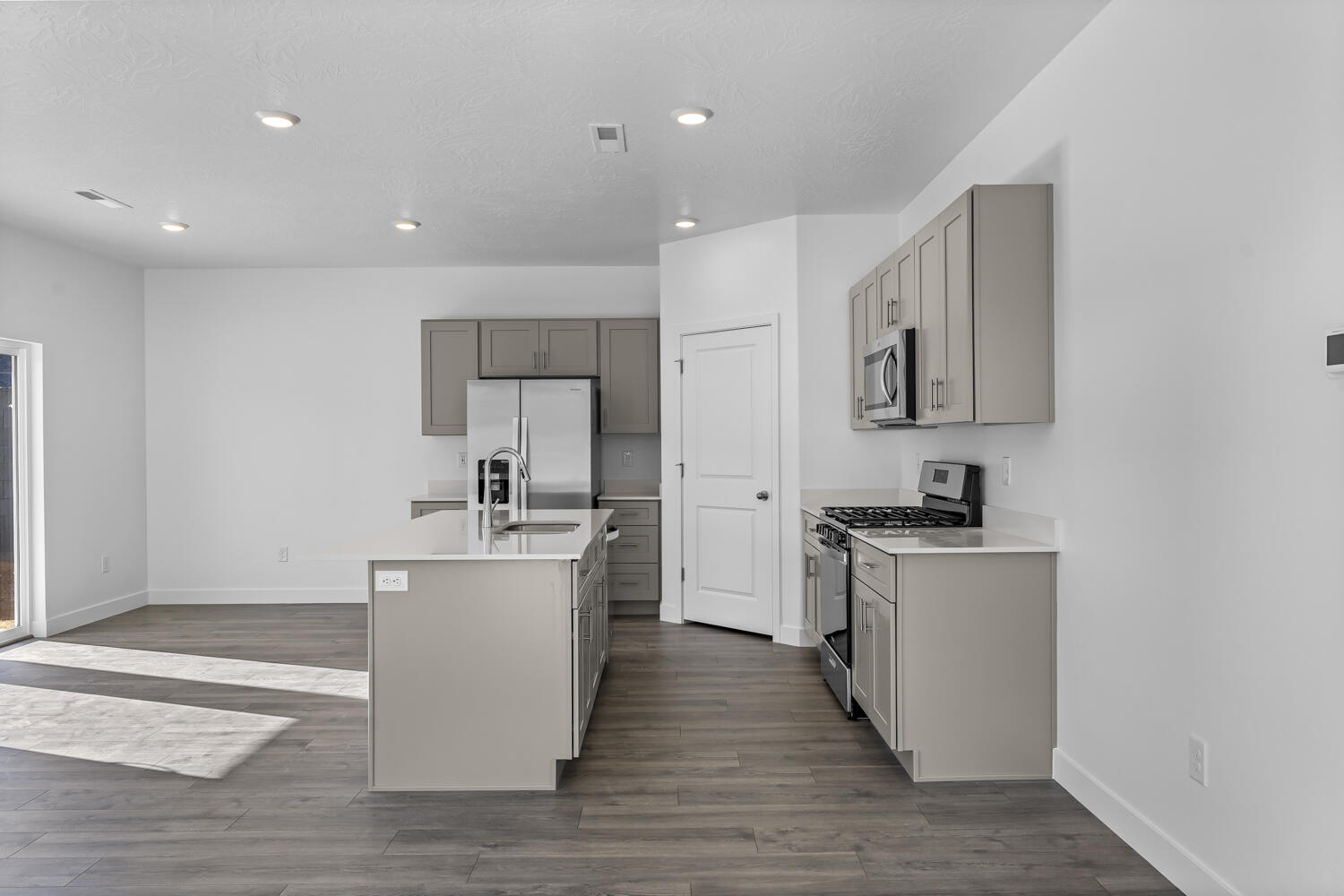 STANDING ROCK WEST AT LONG VALLEY - Residential