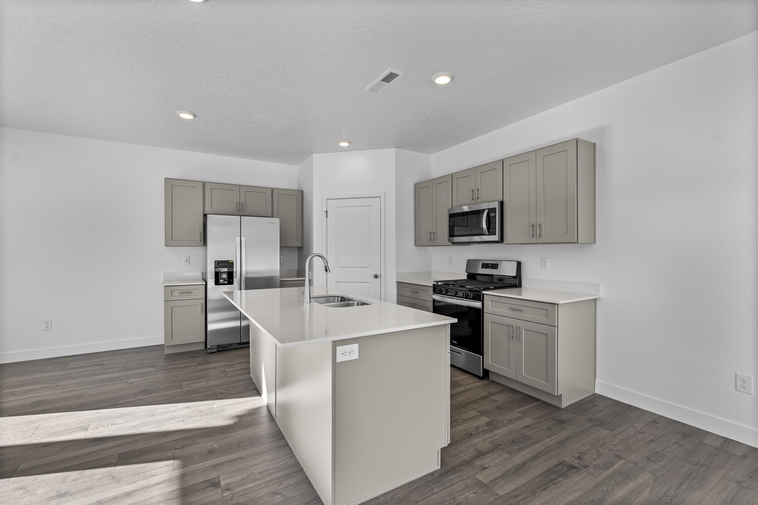 STANDING ROCK WEST AT LONG VALLEY - Residential