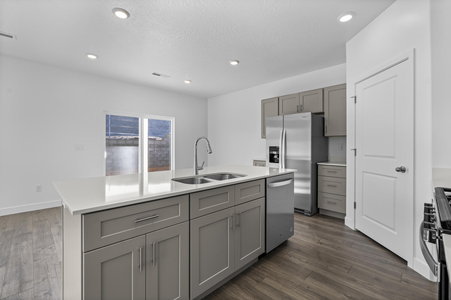 STANDING ROCK WEST AT LONG VALLEY - Residential