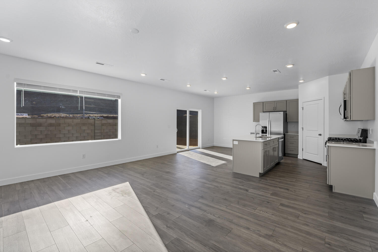 STANDING ROCK WEST AT LONG VALLEY - Residential