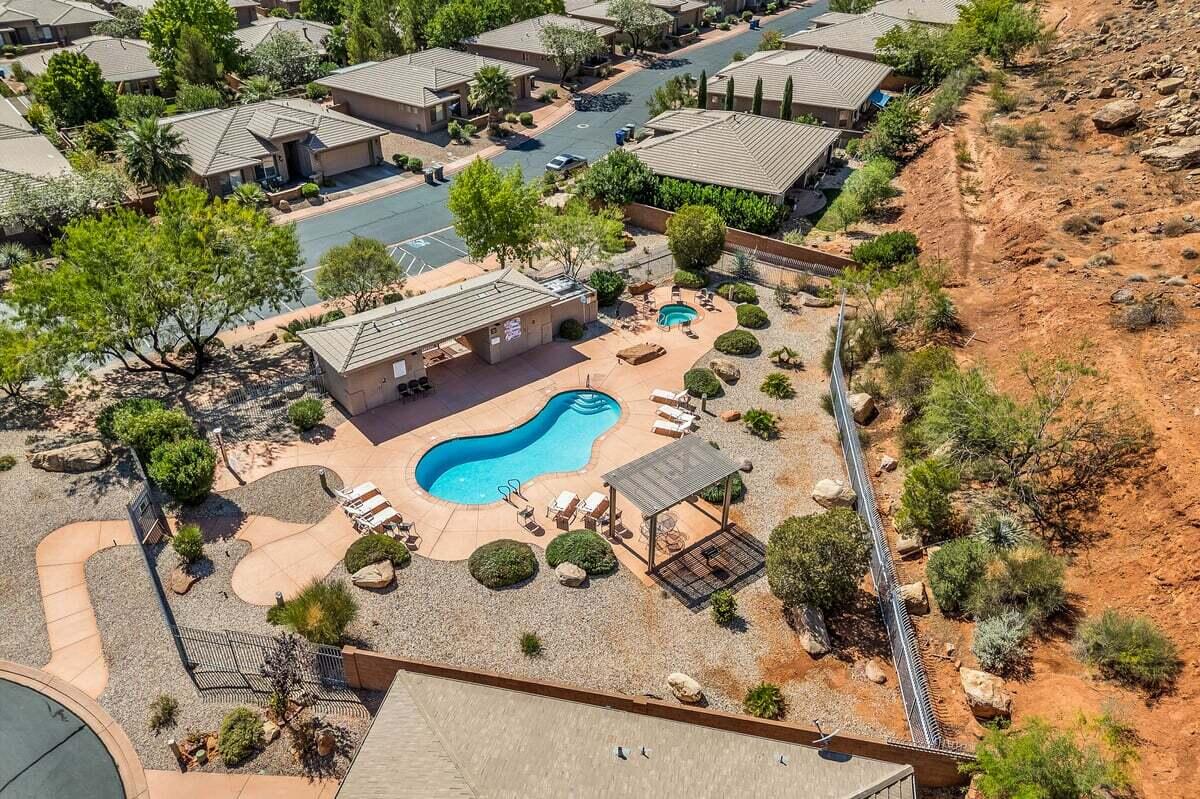 RIVER CREST TOWNHOMES - Residential