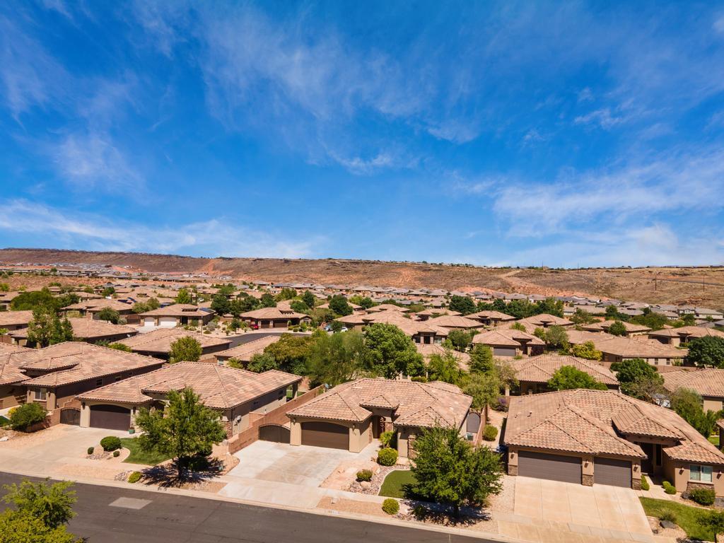 SIENNA HEIGHTS - Residential