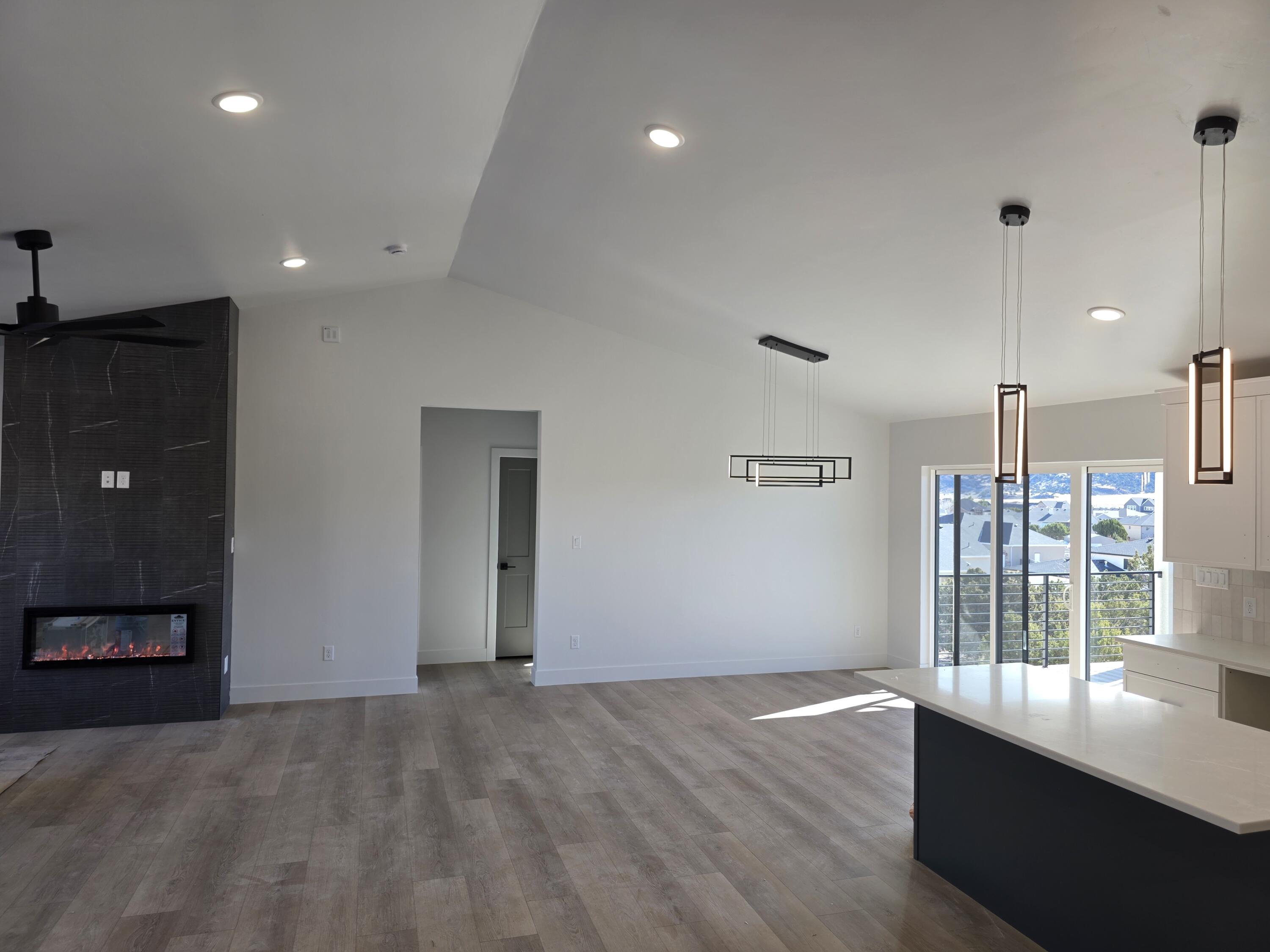 SADDLE BACK RIDGE - Residential