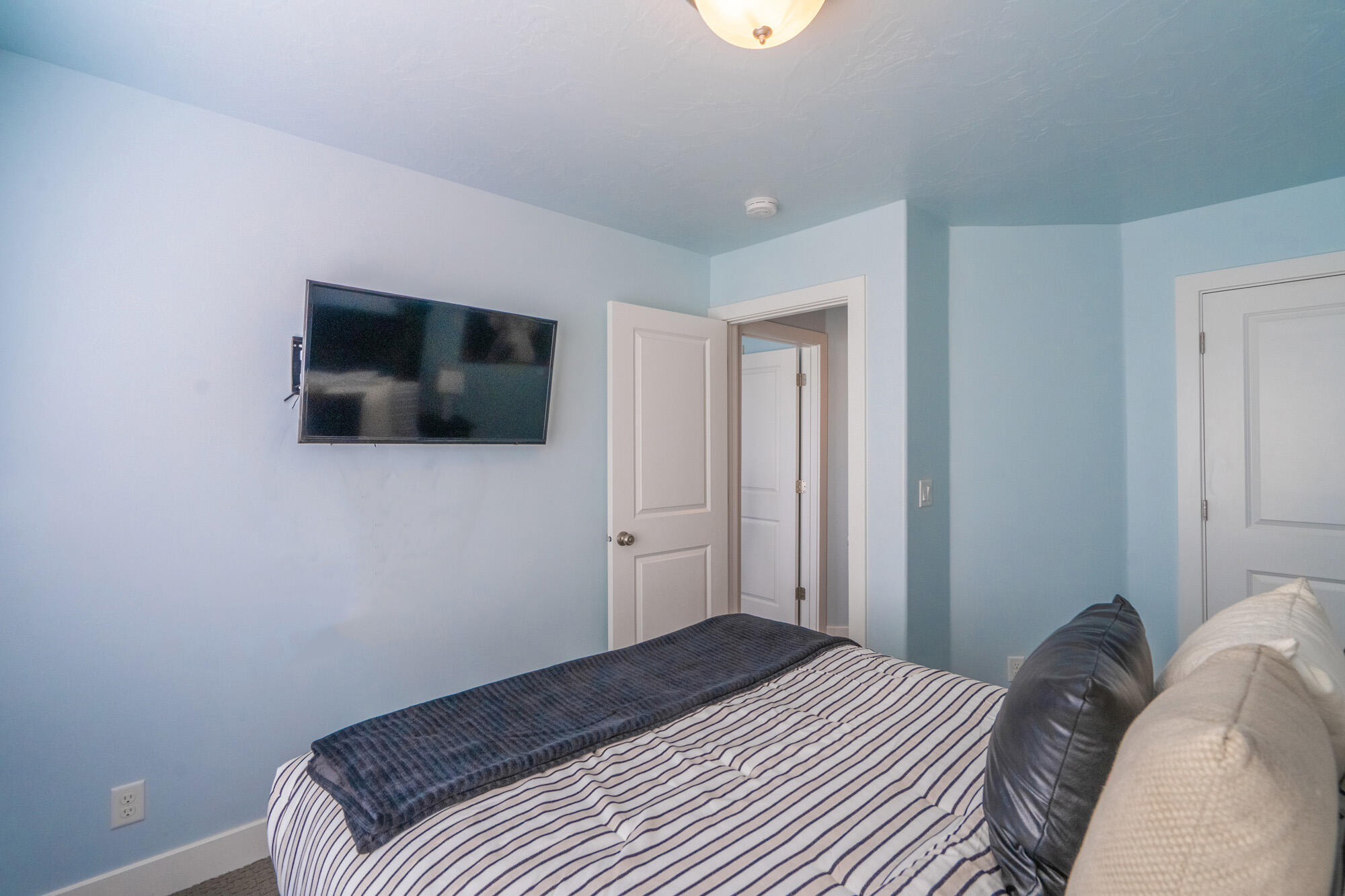 ESCAPES AT THE LEDGES - Residential