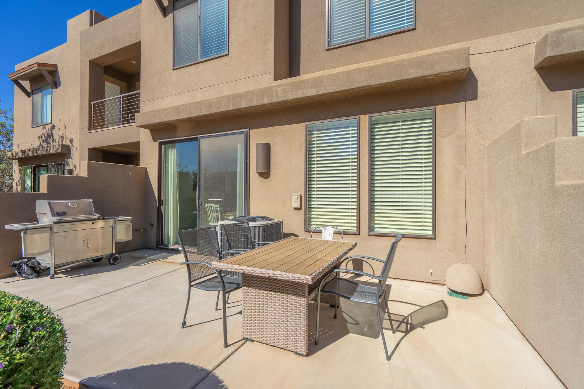 ESCAPES AT THE LEDGES - Residential