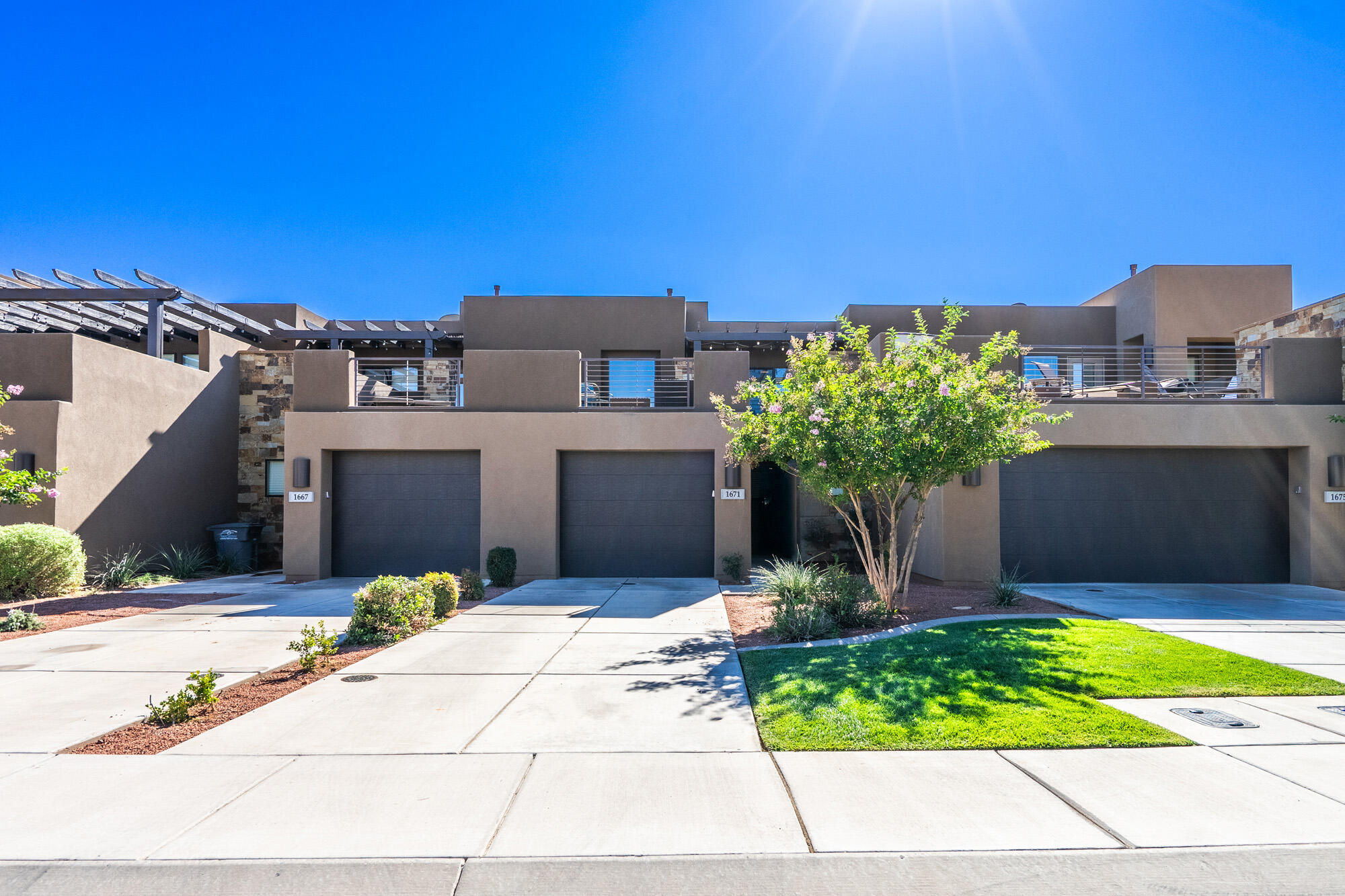 ESCAPES AT THE LEDGES - Residential