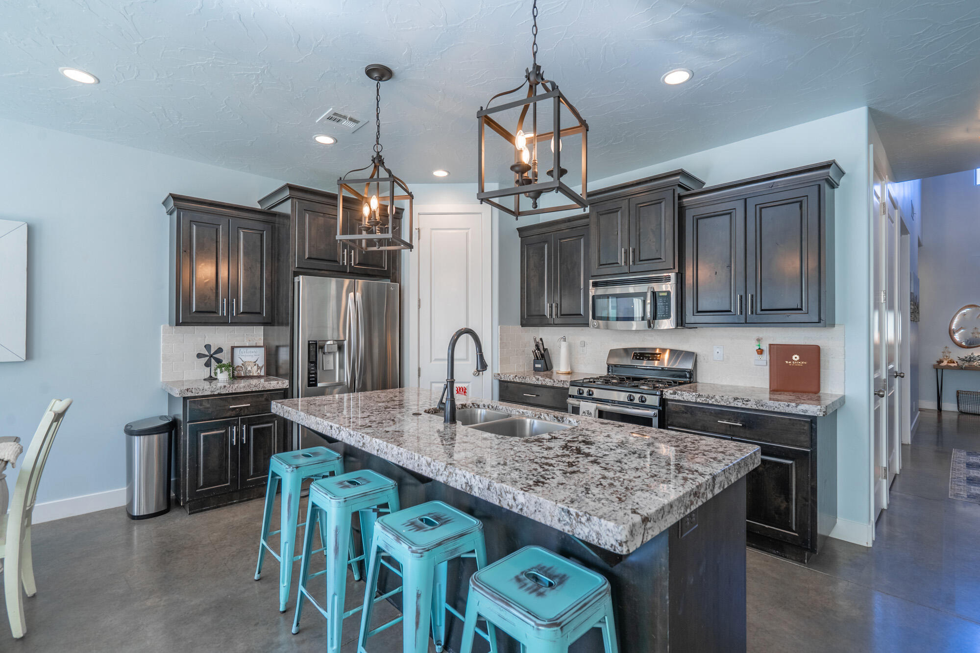 ESCAPES AT THE LEDGES - Residential