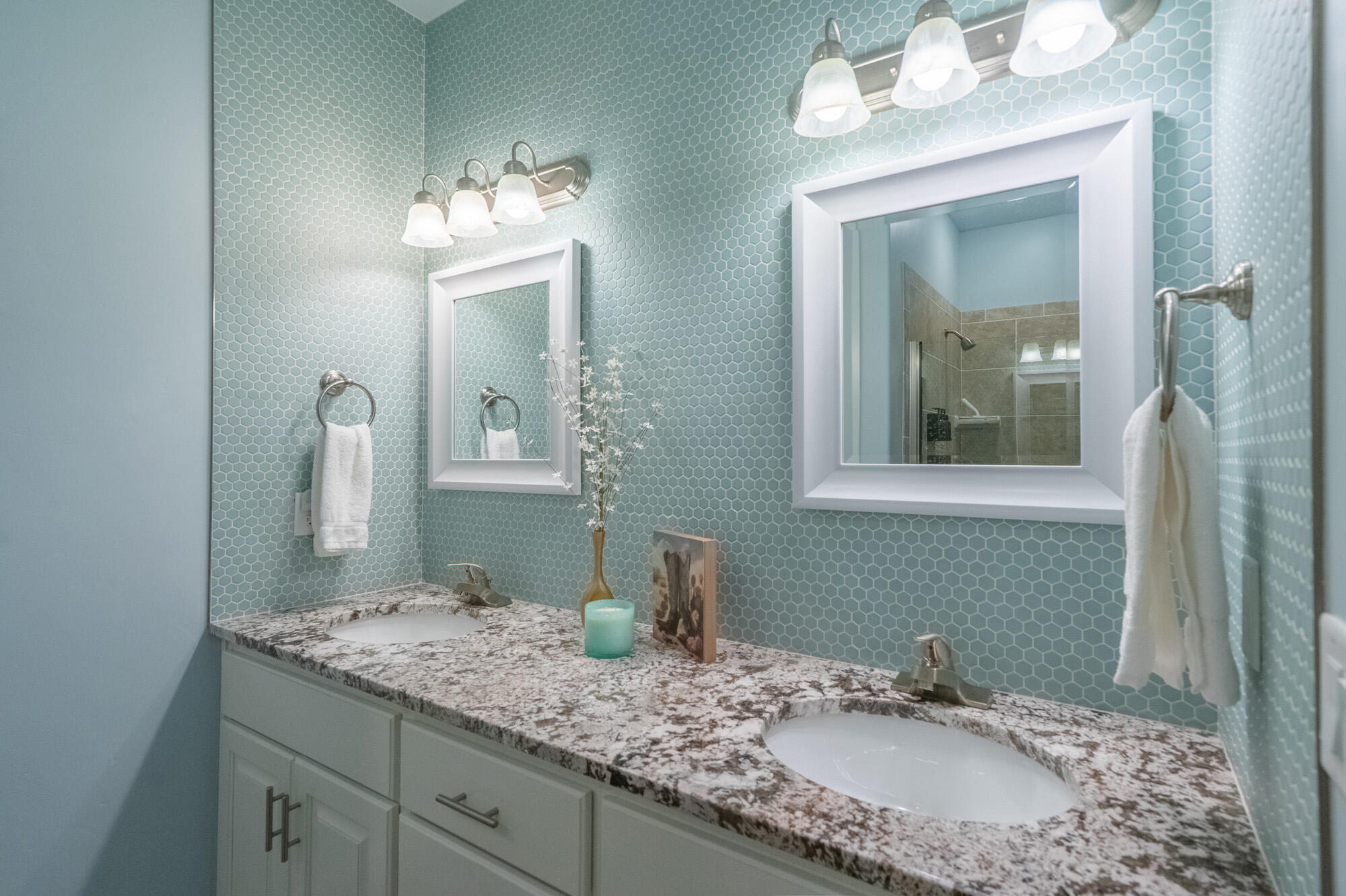 ESCAPES AT THE LEDGES - Residential