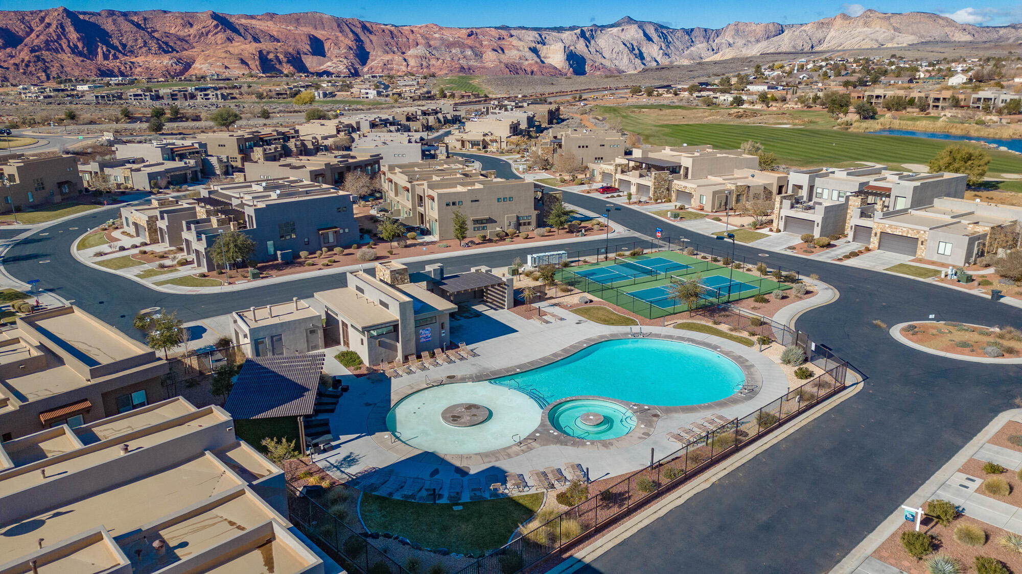 ESCAPES AT THE LEDGES - Residential