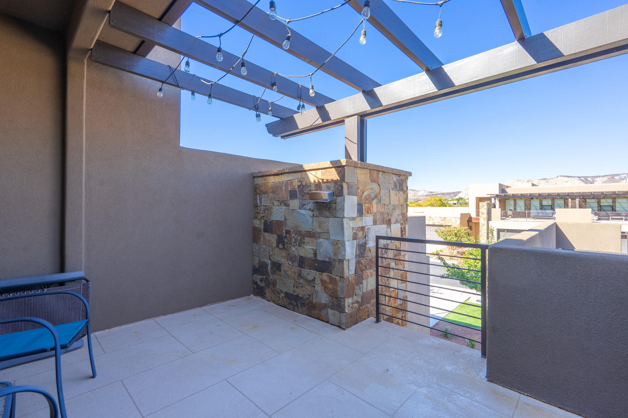 ESCAPES AT THE LEDGES - Residential