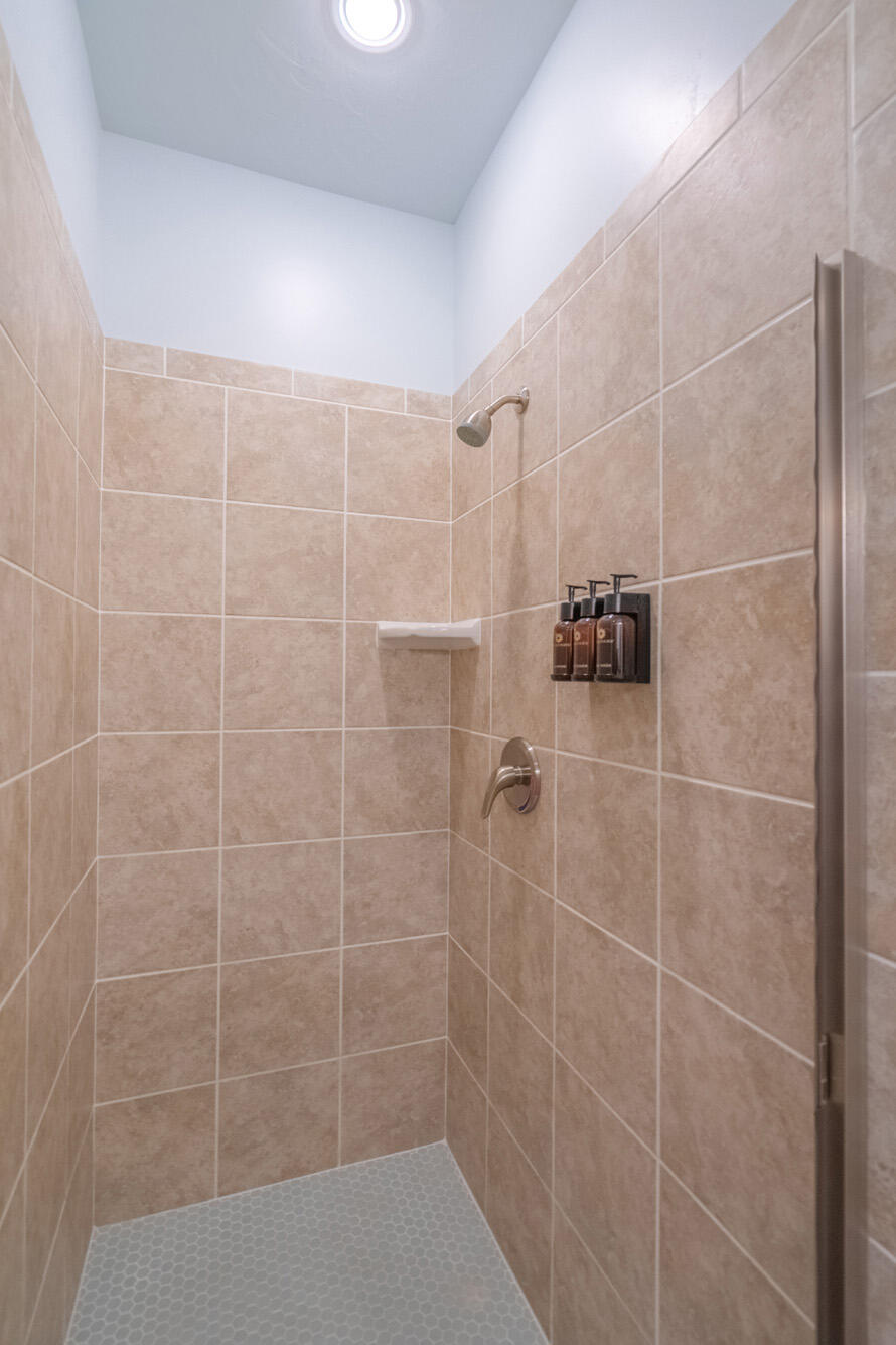 ESCAPES AT THE LEDGES - Residential