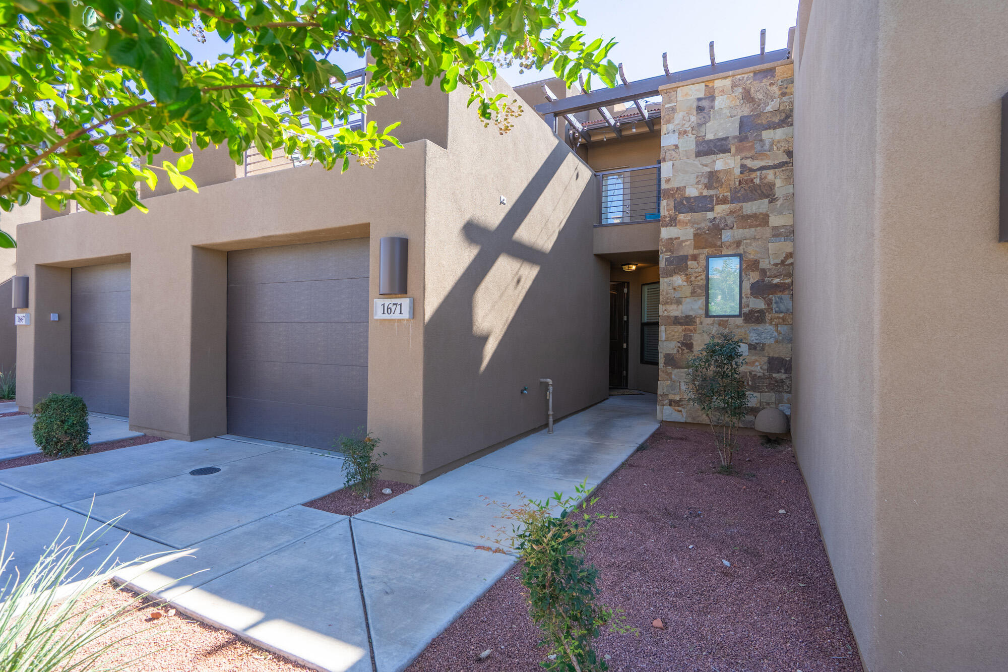 ESCAPES AT THE LEDGES - Residential