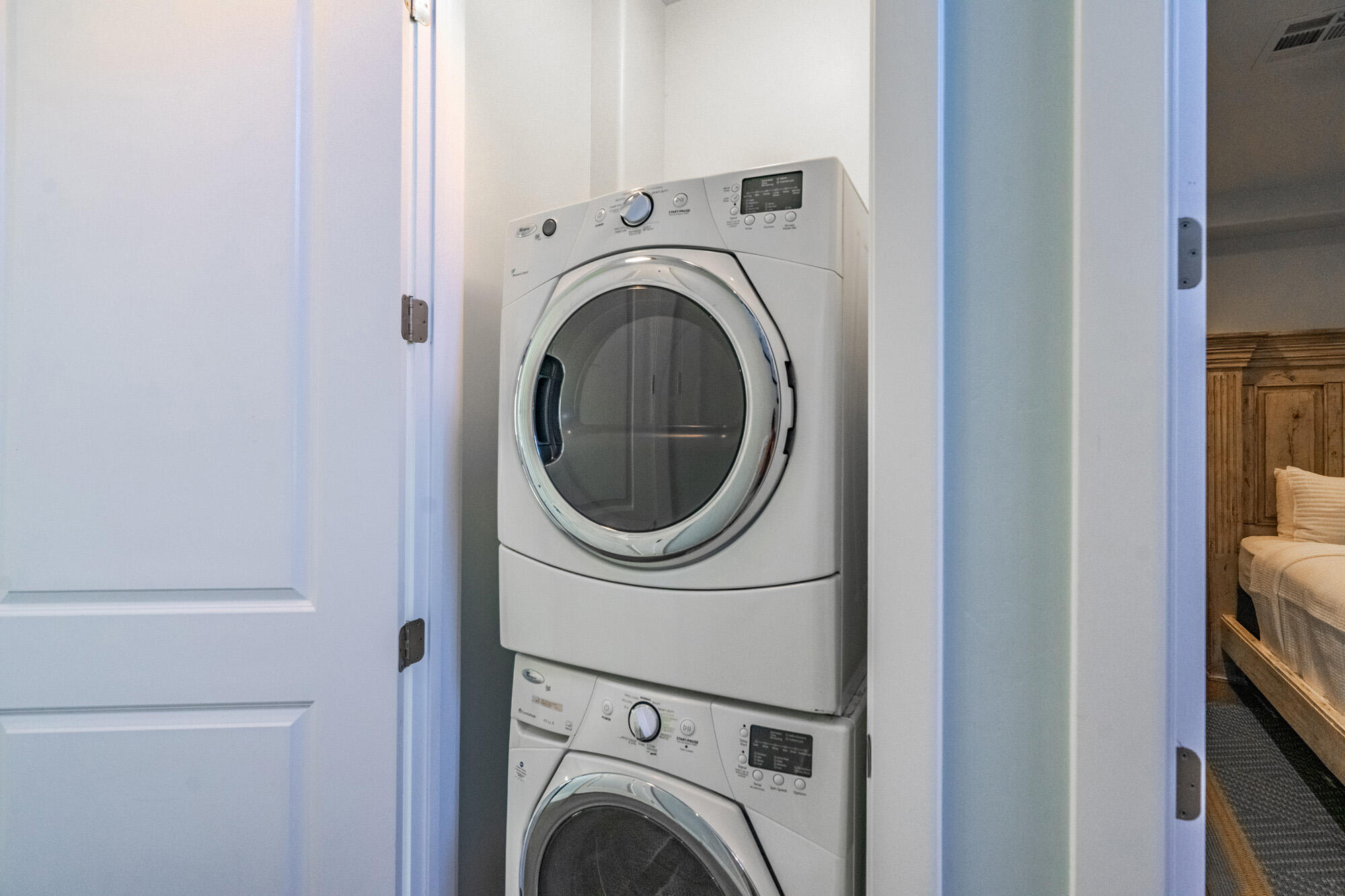 ESCAPES AT THE LEDGES - Residential