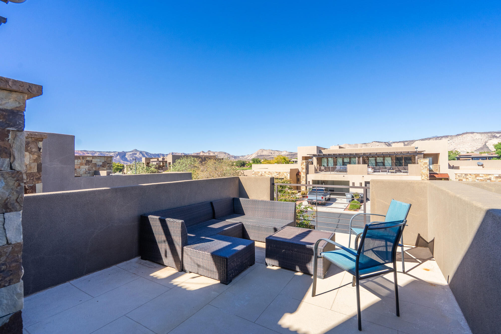 ESCAPES AT THE LEDGES - Residential