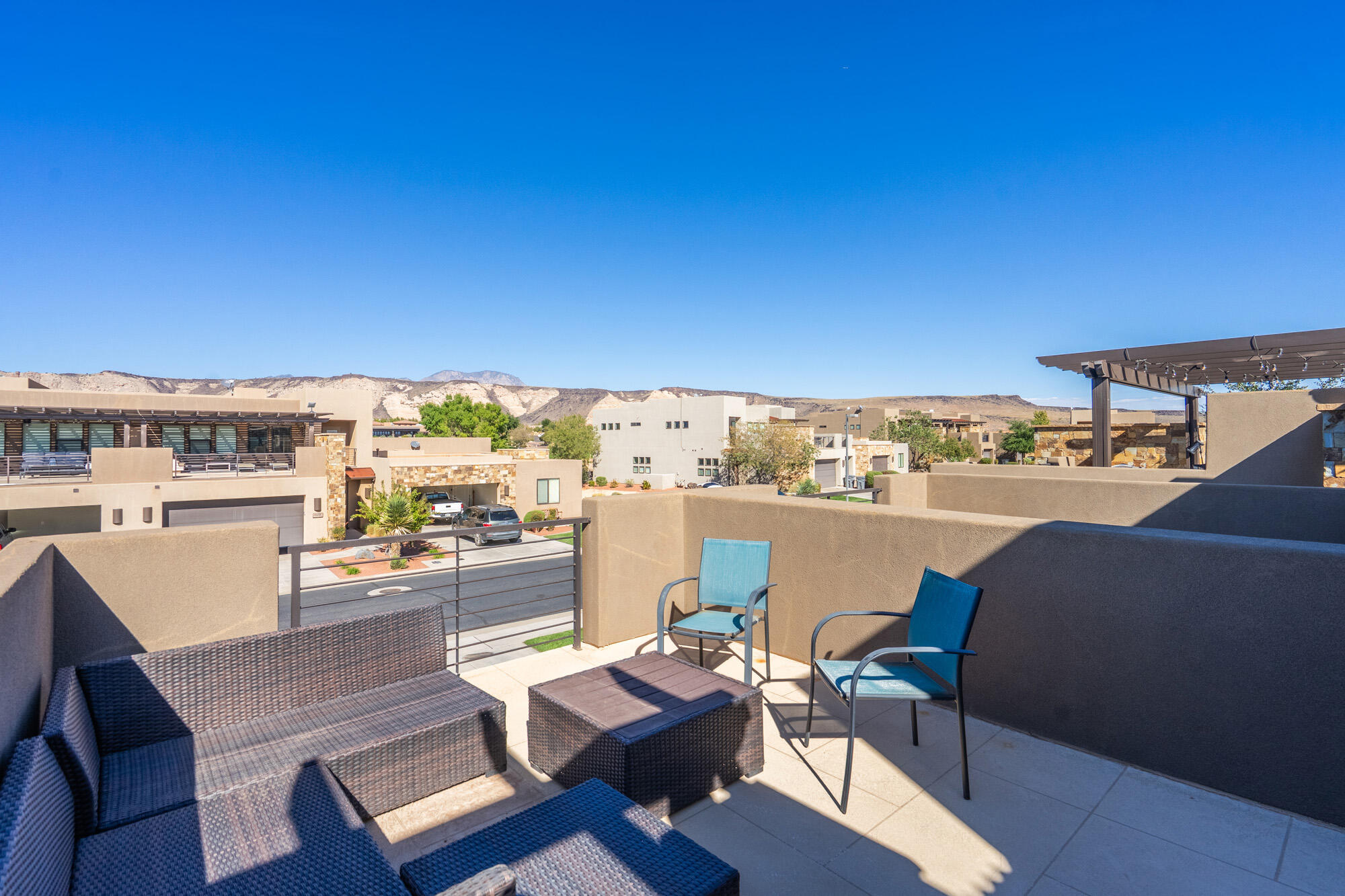 ESCAPES AT THE LEDGES - Residential