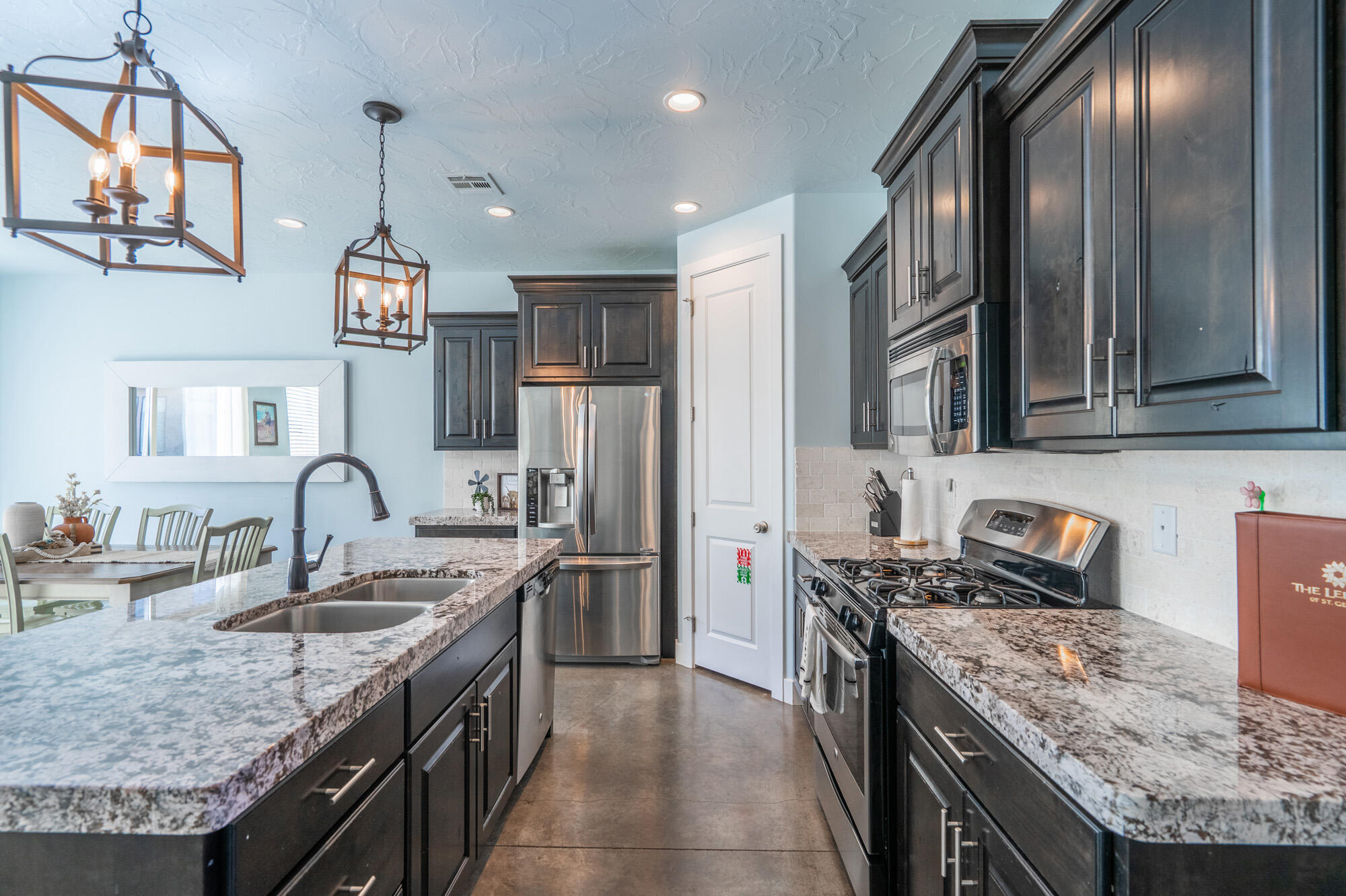 ESCAPES AT THE LEDGES - Residential