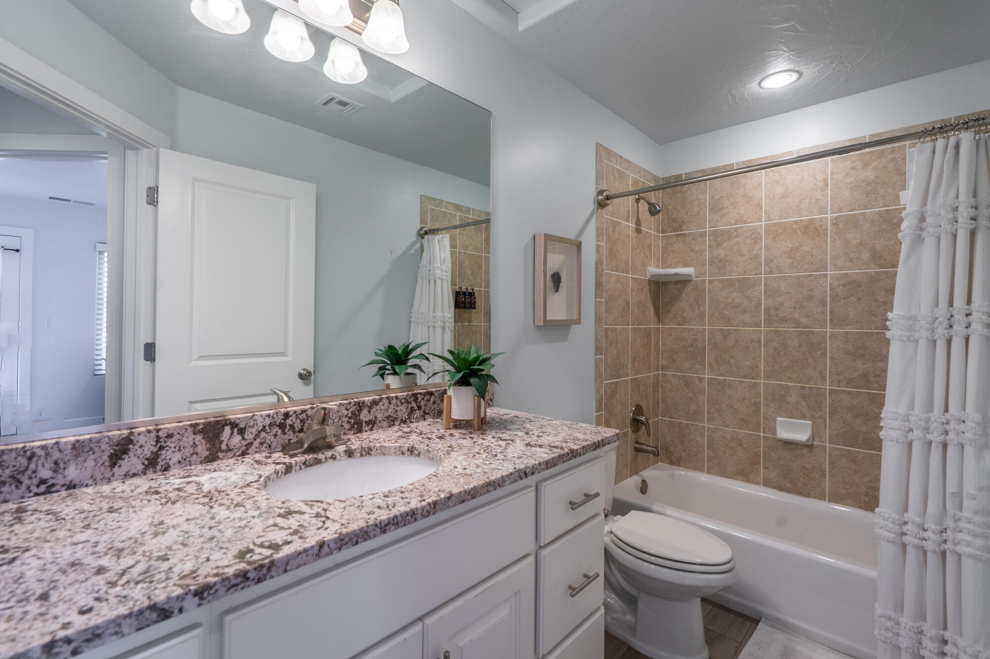 ESCAPES AT THE LEDGES - Residential