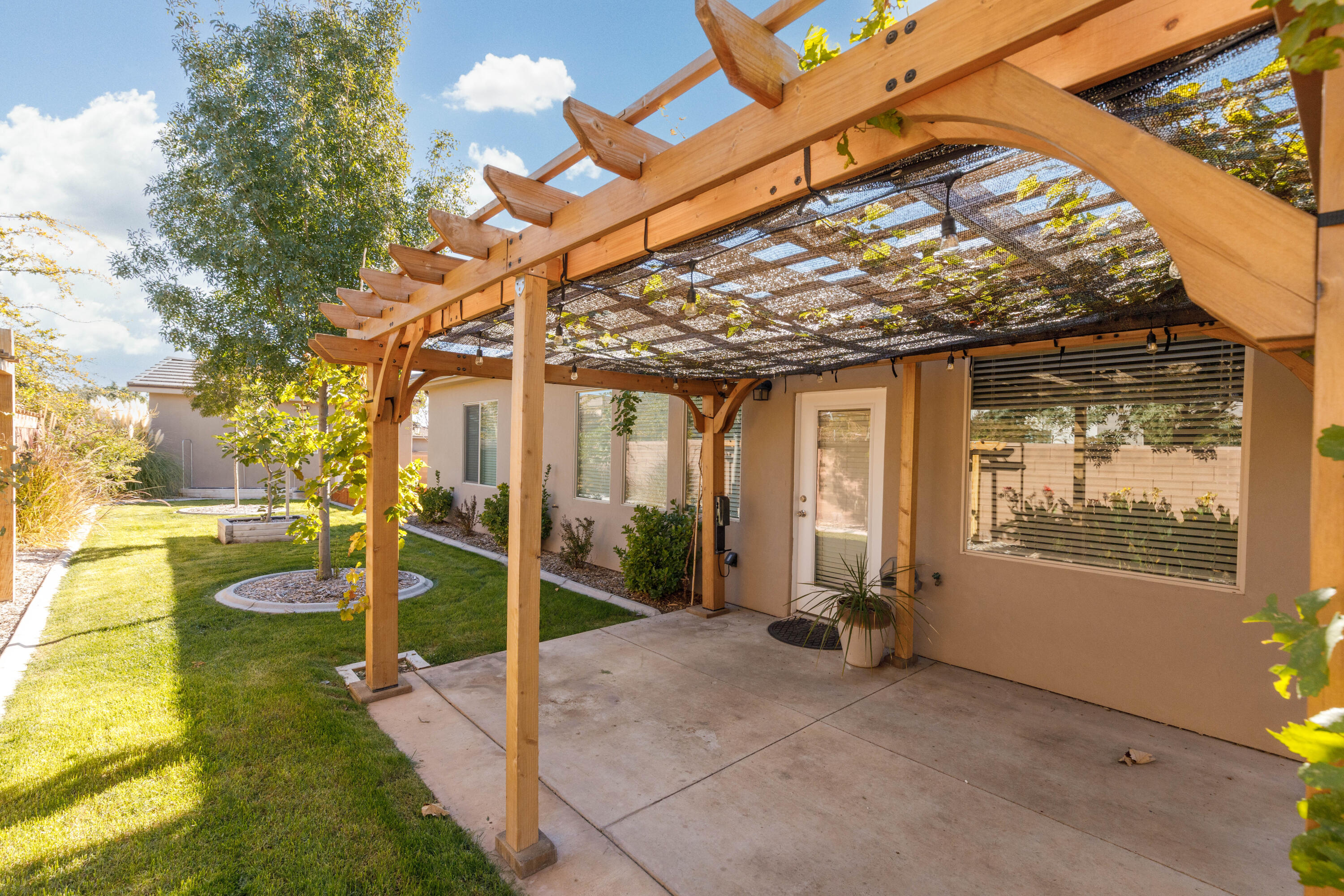 MEADOW POINTE - Residential