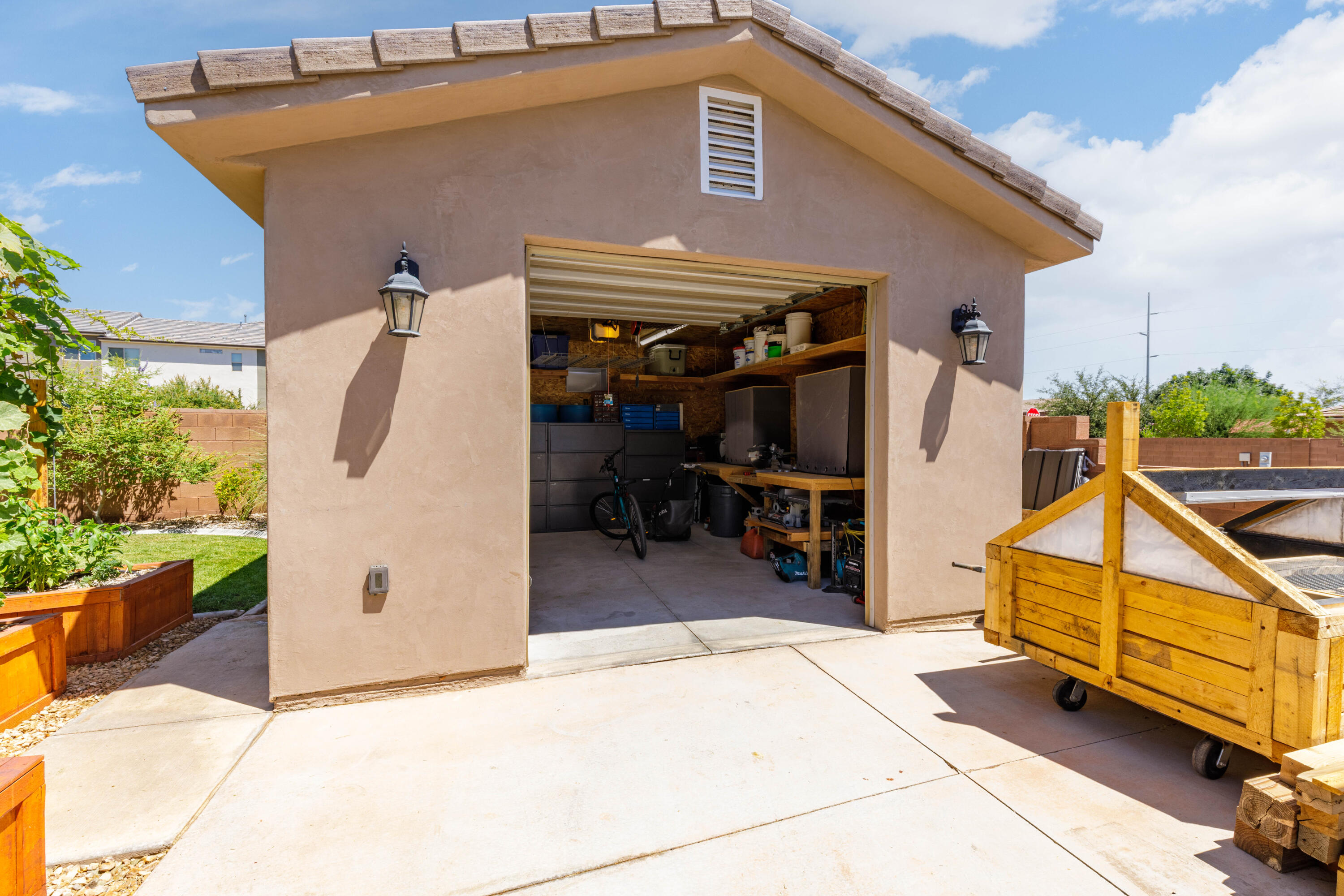 MEADOW POINTE - Residential