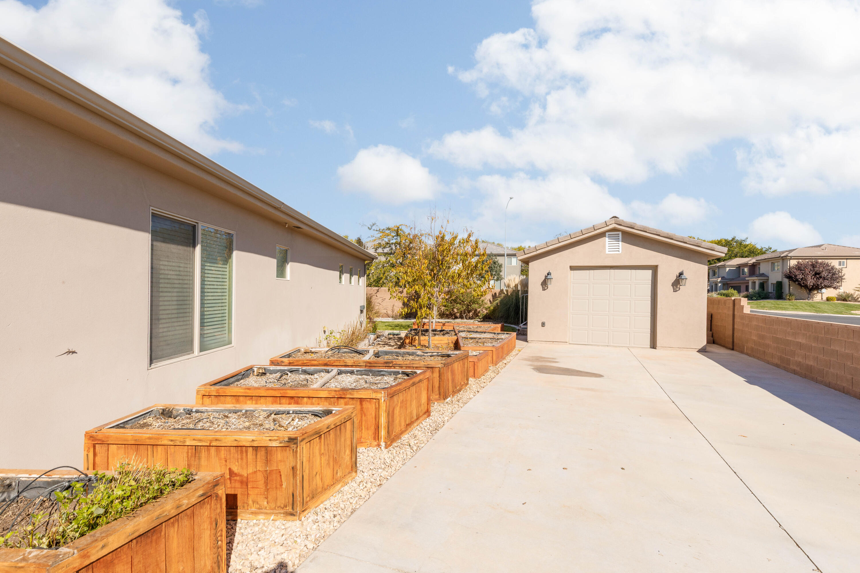 MEADOW POINTE - Residential