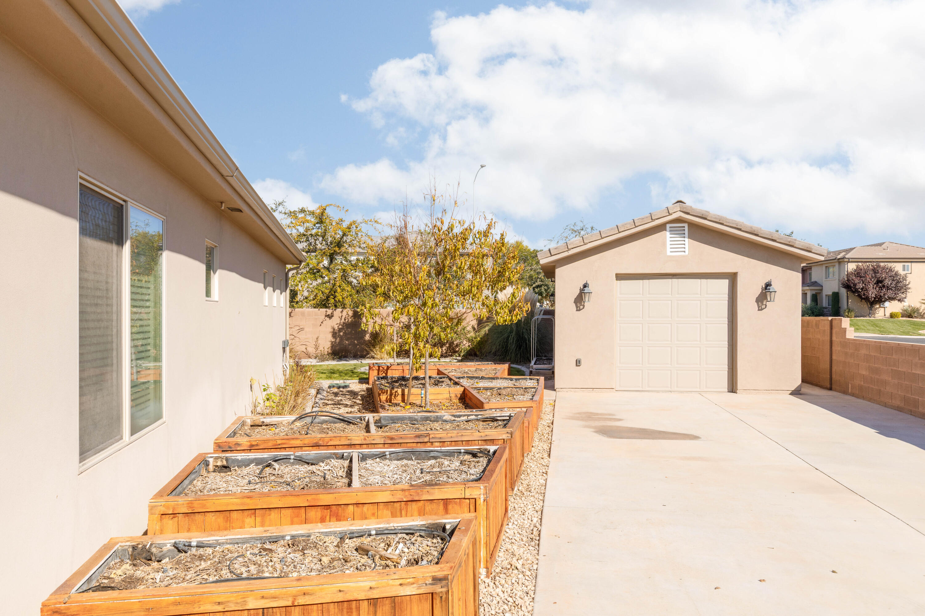 MEADOW POINTE - Residential