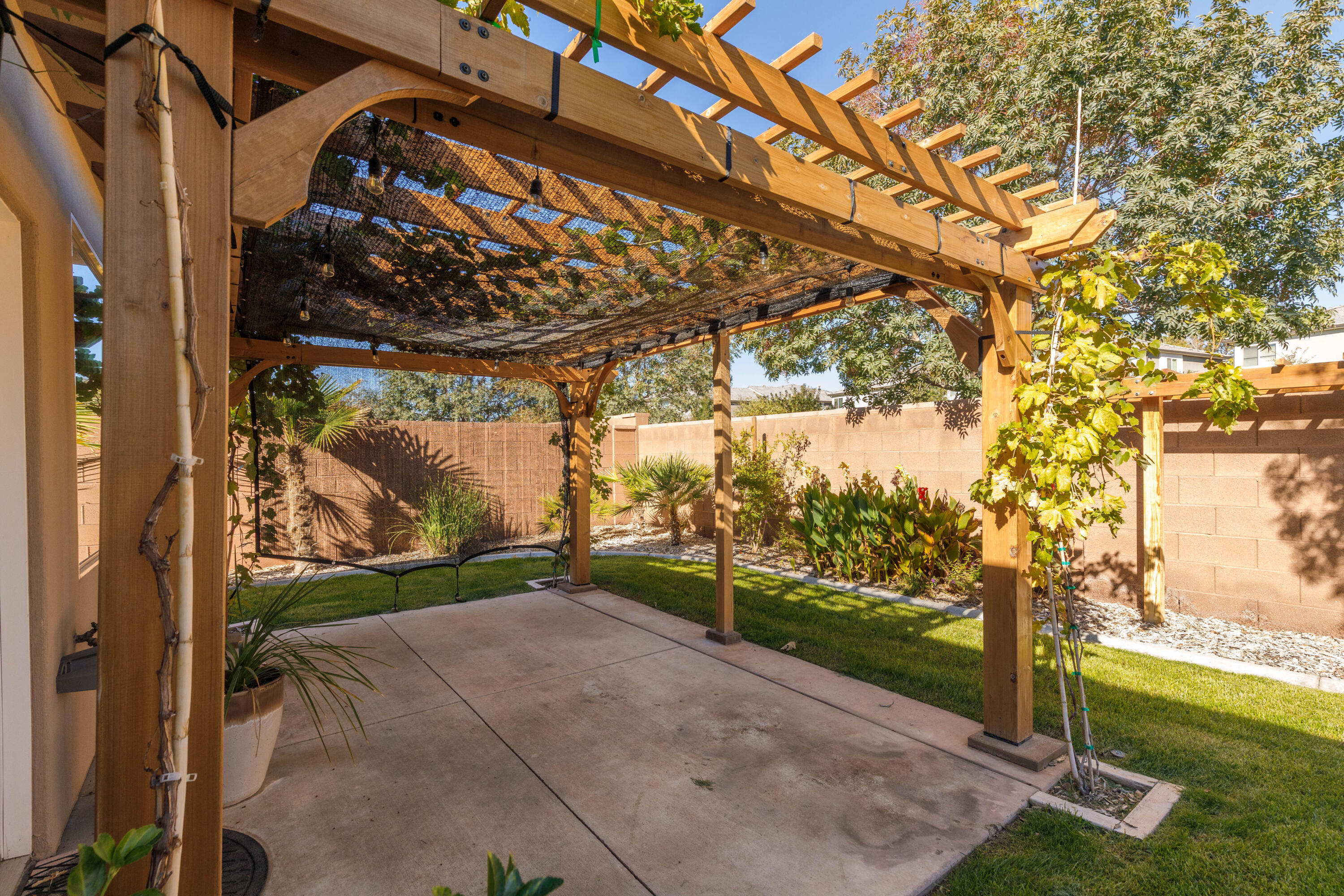 MEADOW POINTE - Residential