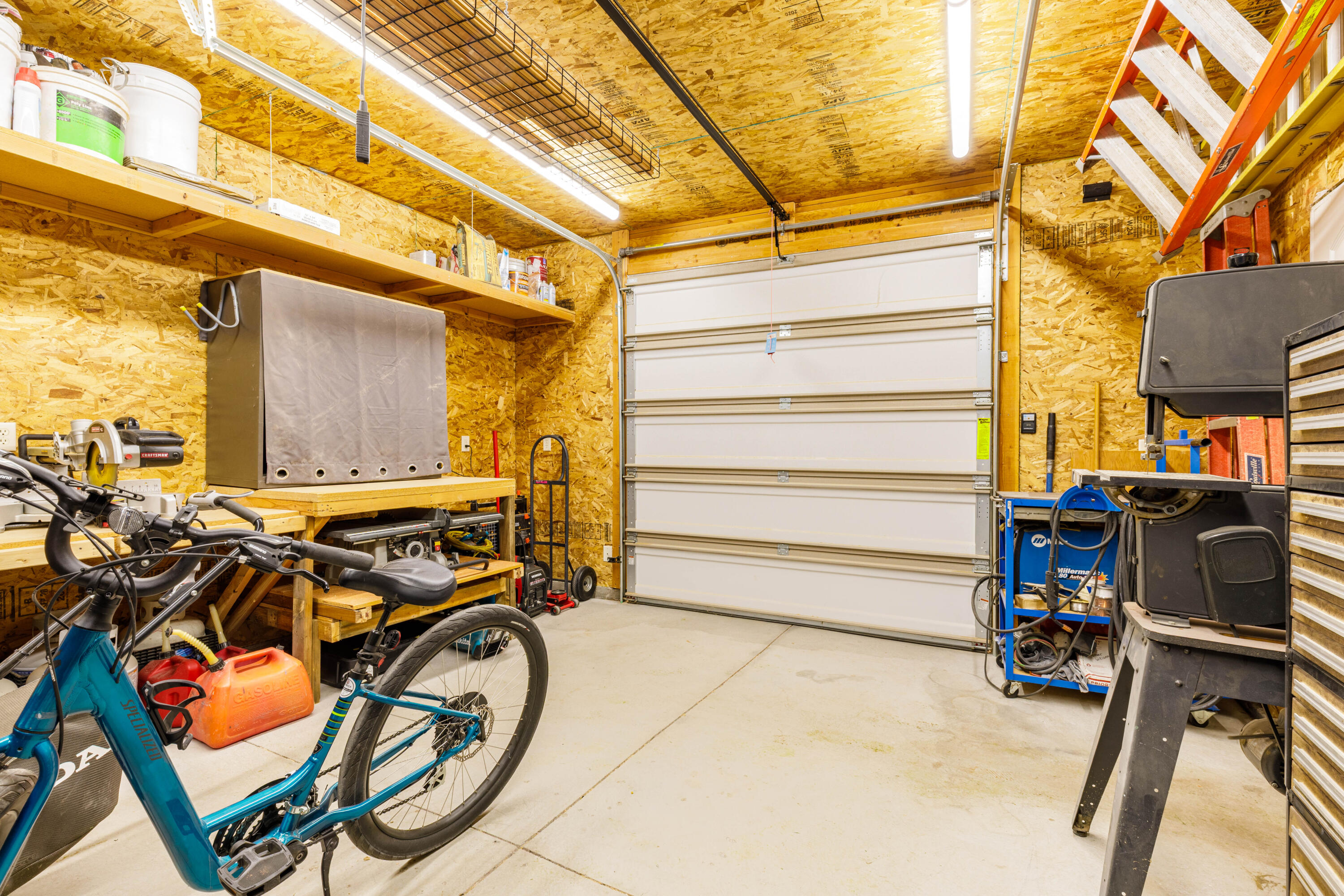 MEADOW POINTE - Residential