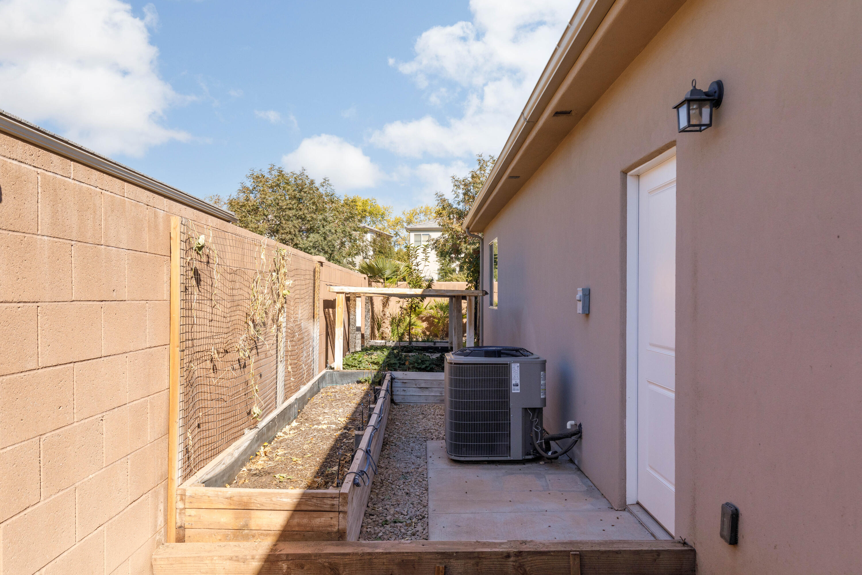 MEADOW POINTE - Residential