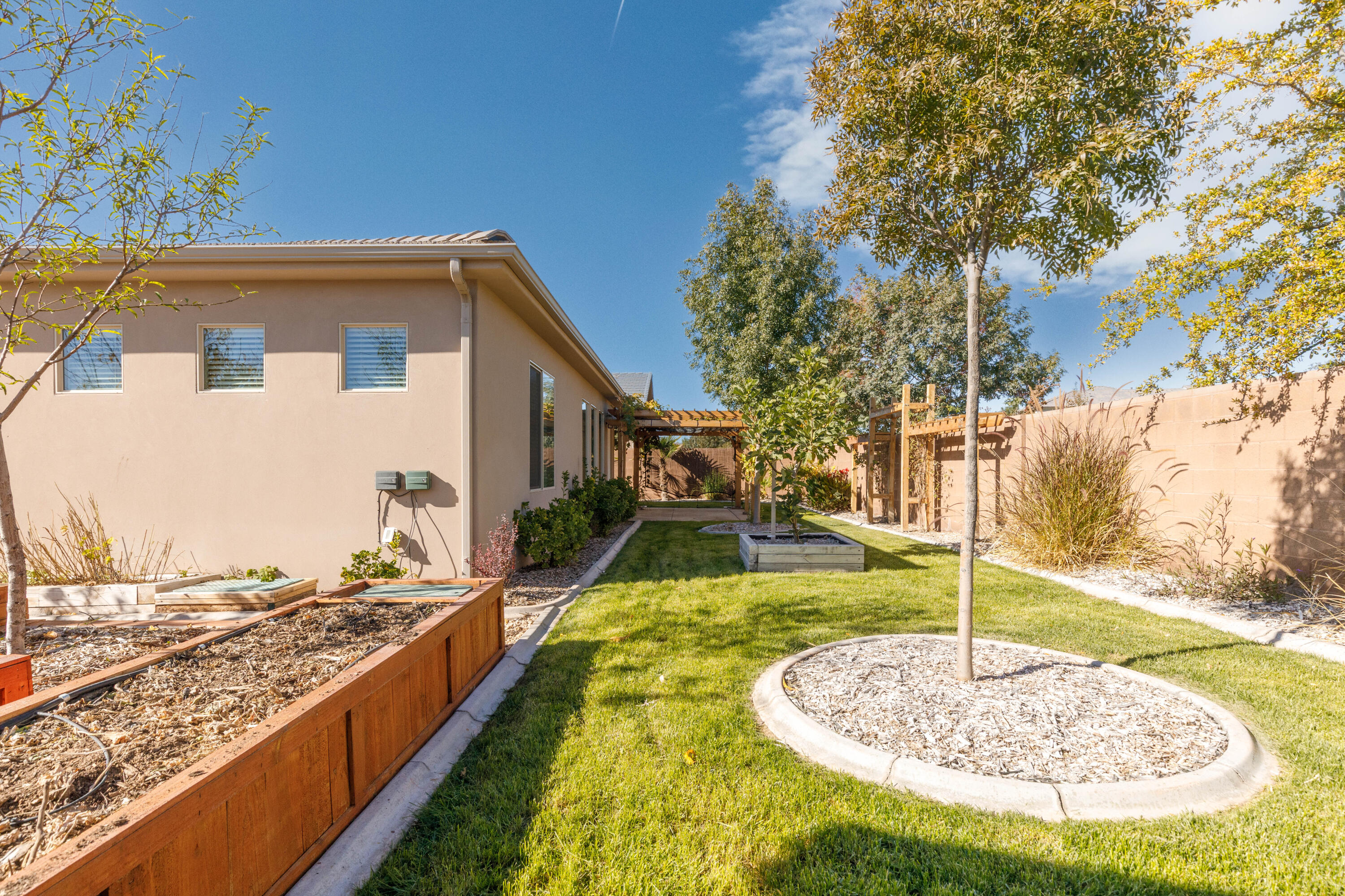 MEADOW POINTE - Residential