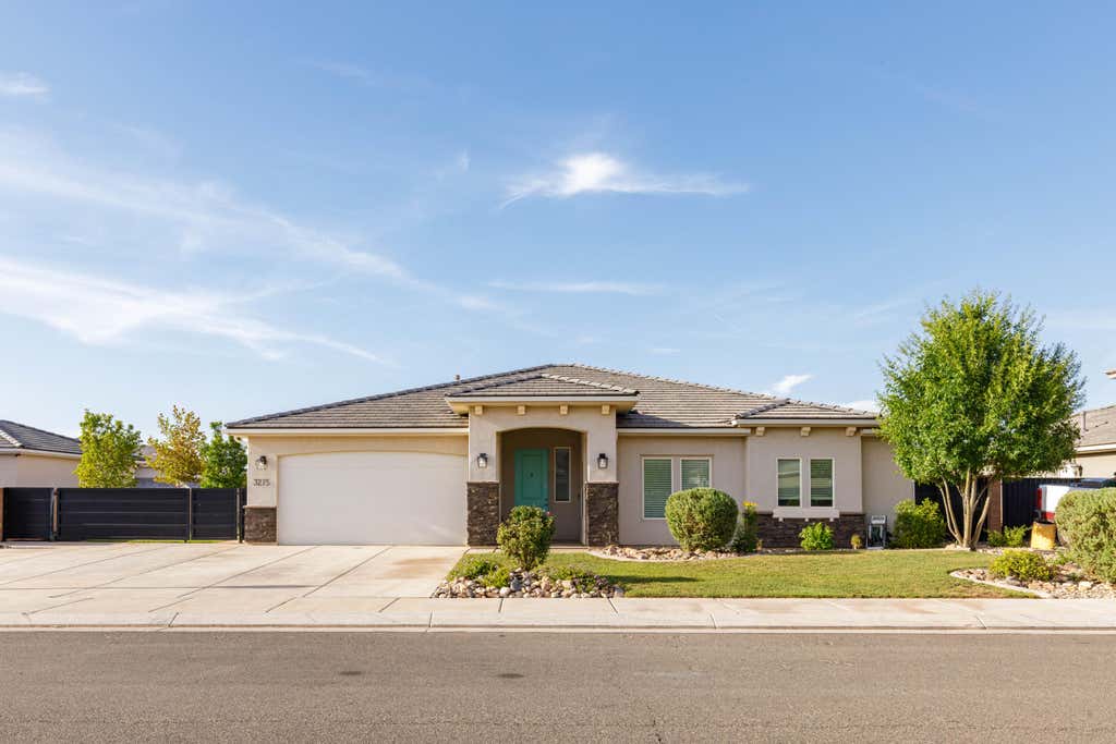 Photo of 3275 E Sugar Maple DR, Saint George, UT 84790 (MLS # 26-275427)