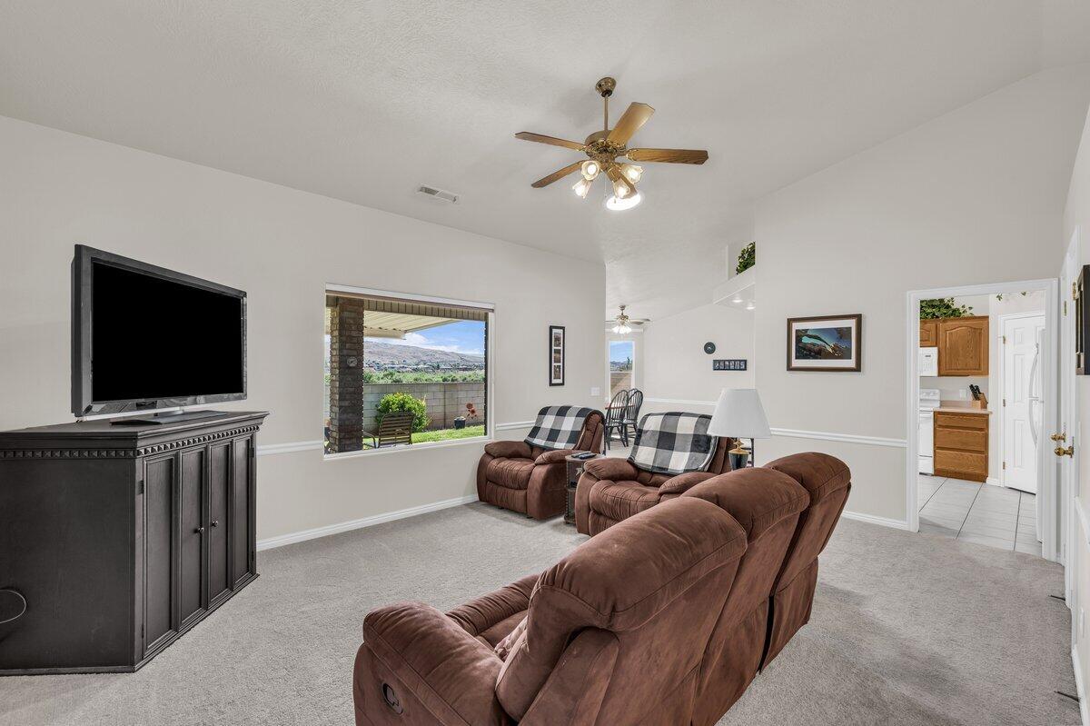 SOUTH FIELD ESTATES - Residential