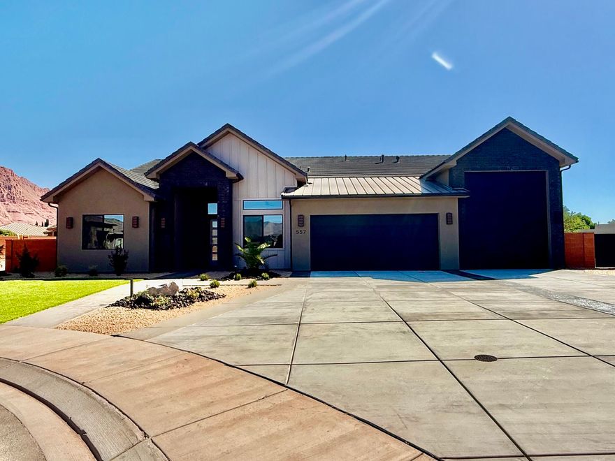Large lot, and view of the Red Mountain.  Beautiful 20x 40 pool with water feature.   Fire pit.  Stunning Design selections!
Close to trails, Tuacahn Amphitheatre, Snow Canyon, and Gunlock Reservoir.