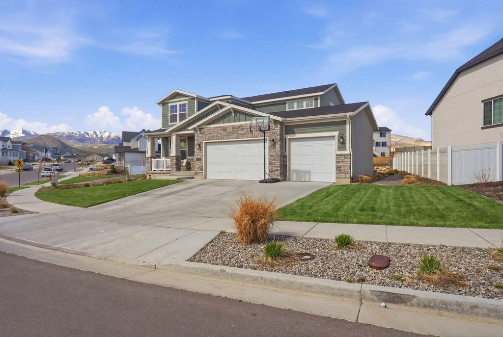 Photo of 13012 Twisted Oak DR, Herriman, UT 84096 (MLS # 26-271823)