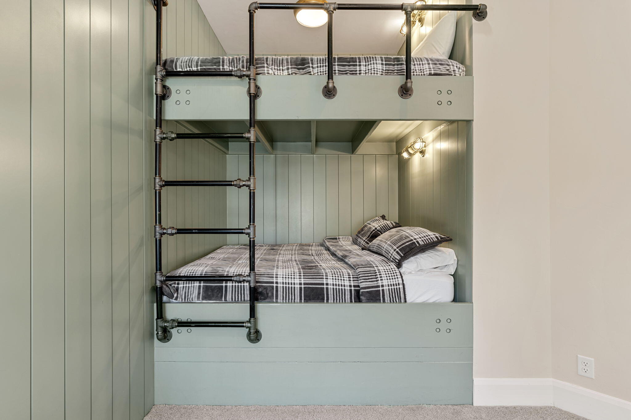 TENAYA SANDS - Residential