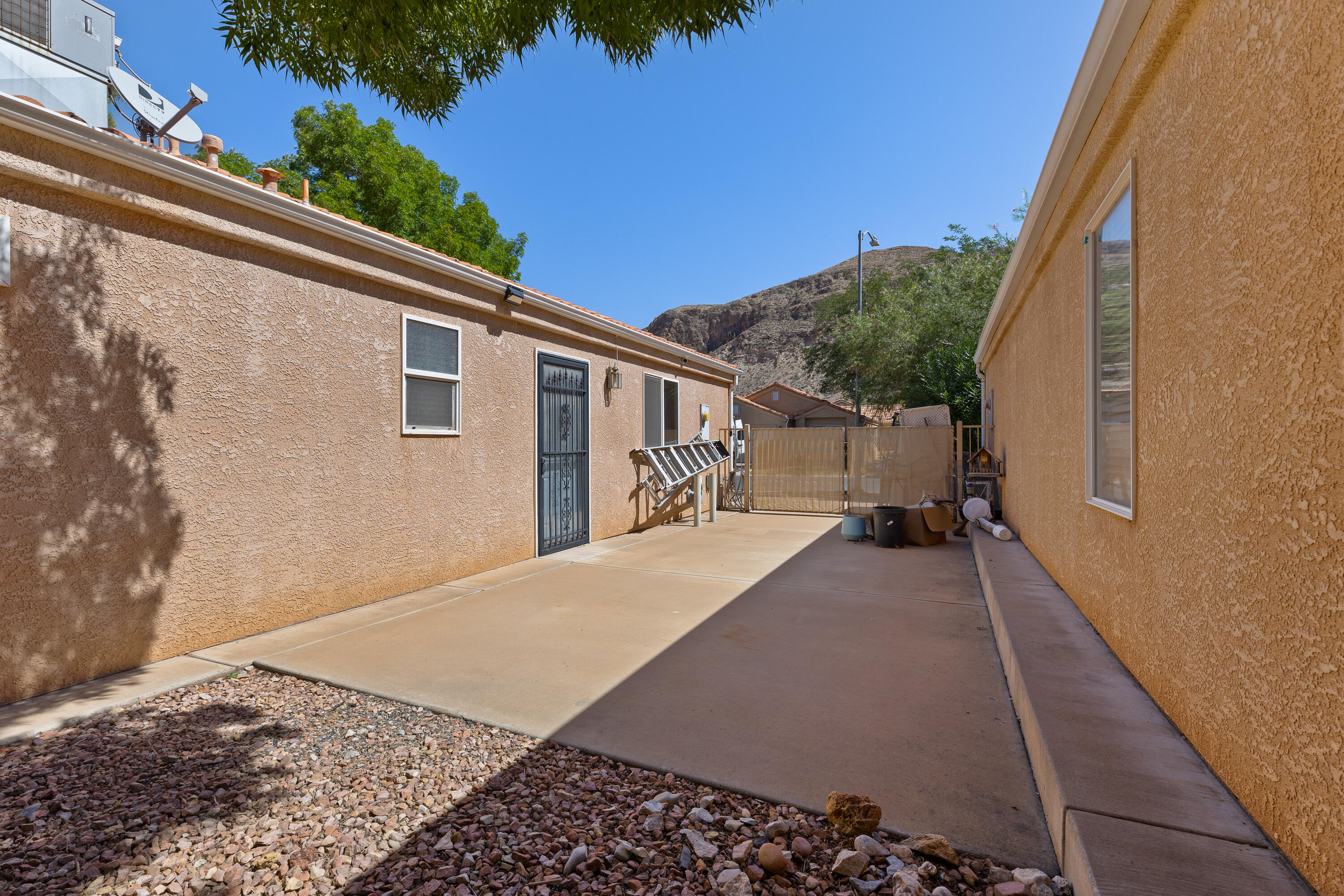 SHADOW CANYON - Residential