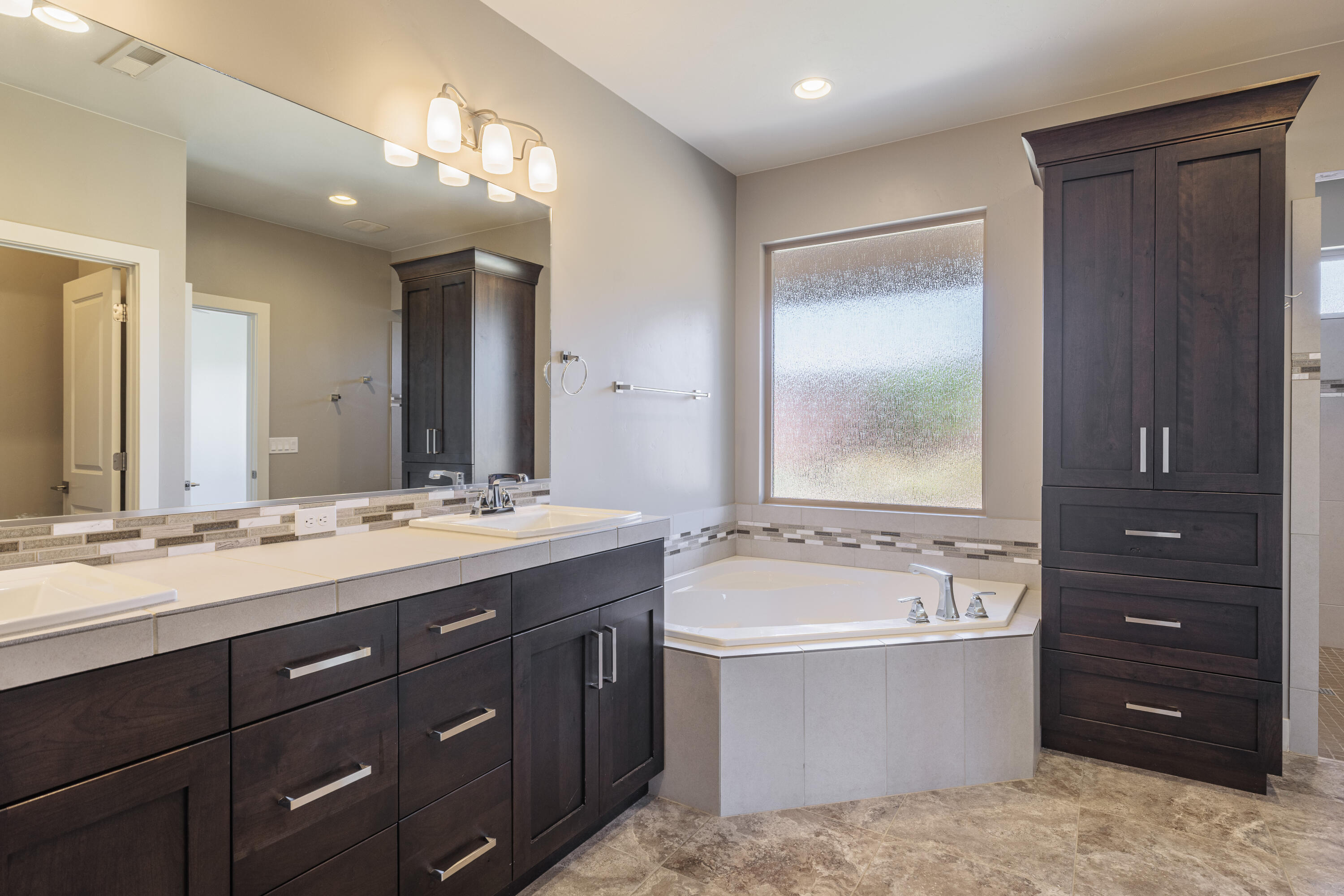 CLIFFROSE - Residential