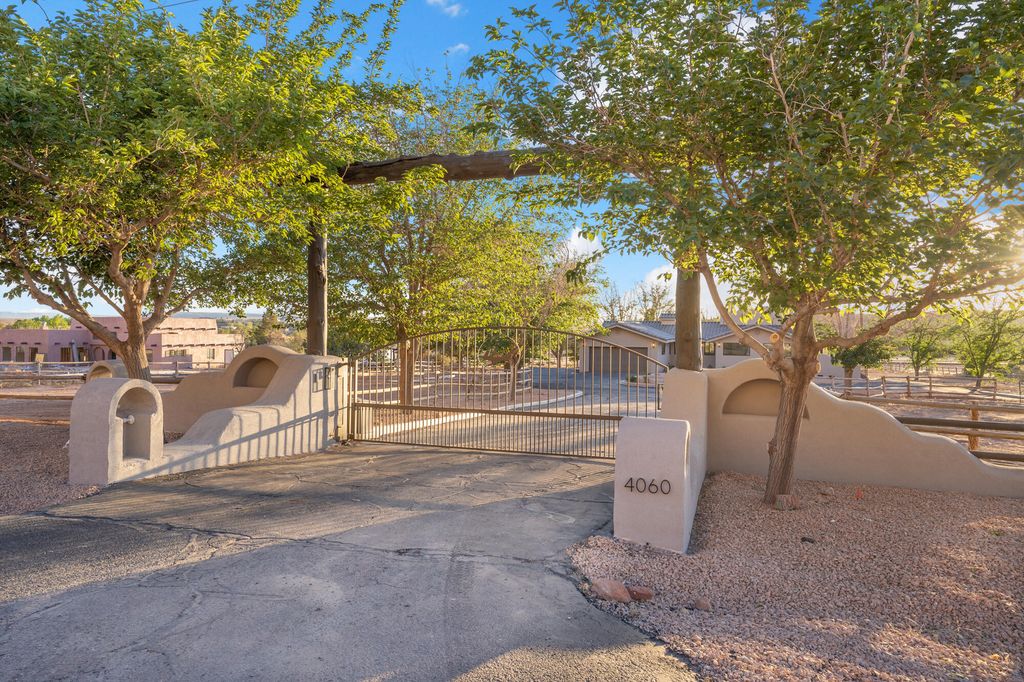 Photo of 4060 S 1100 W, Hurricane, UT 84737 (MLS # 26-272392)