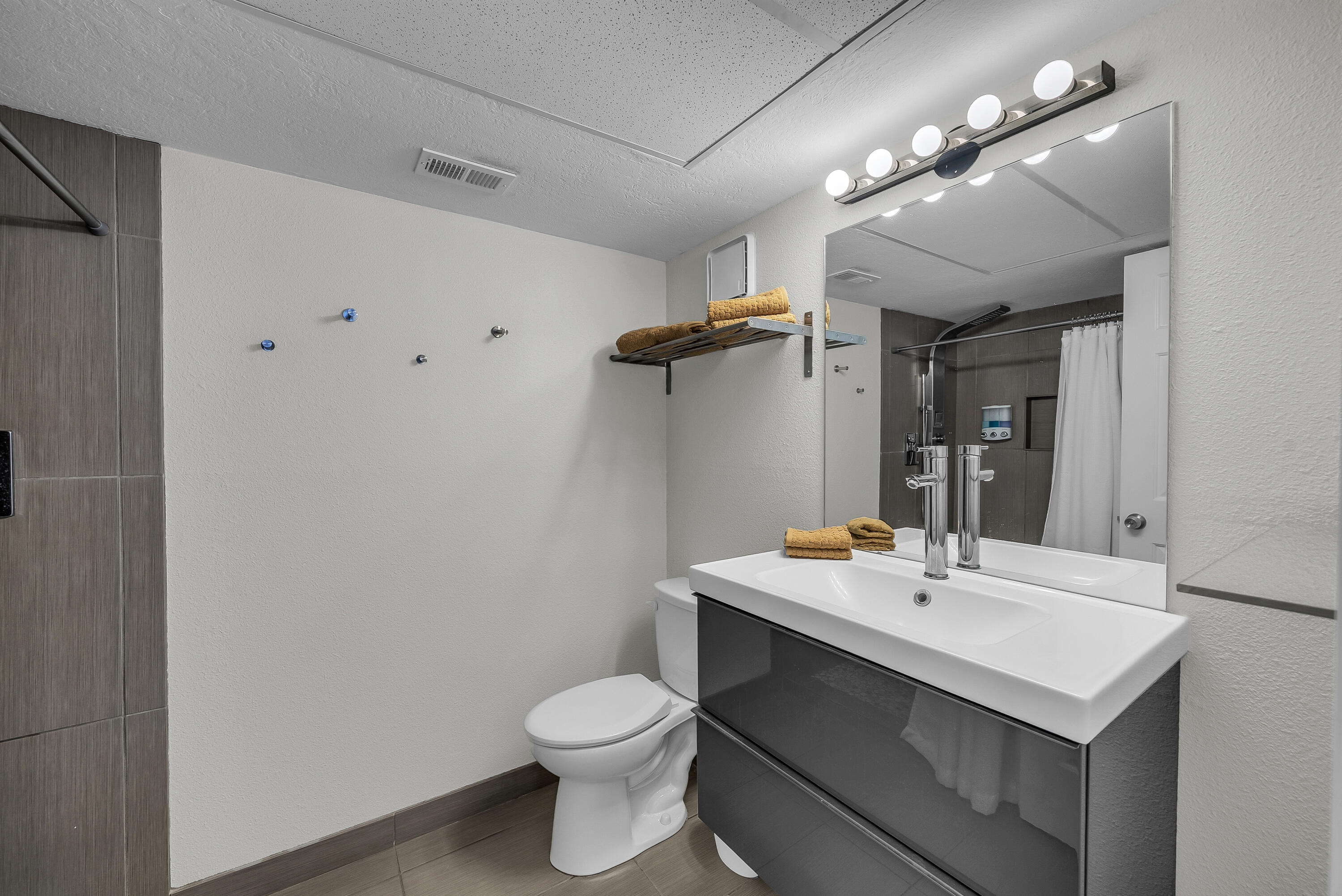 LAS PALMAS RESORT CONDOS - Residential