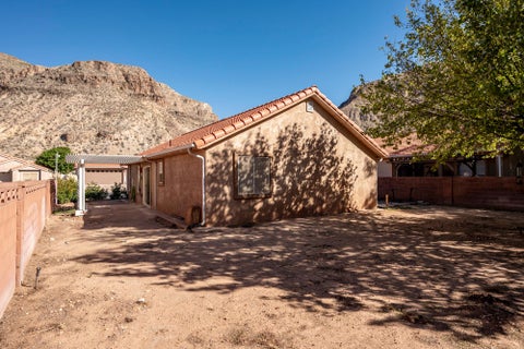 Tiny photo for 2404 S 725 W, Hurricane, UT 84737 (MLS # 26-276948)